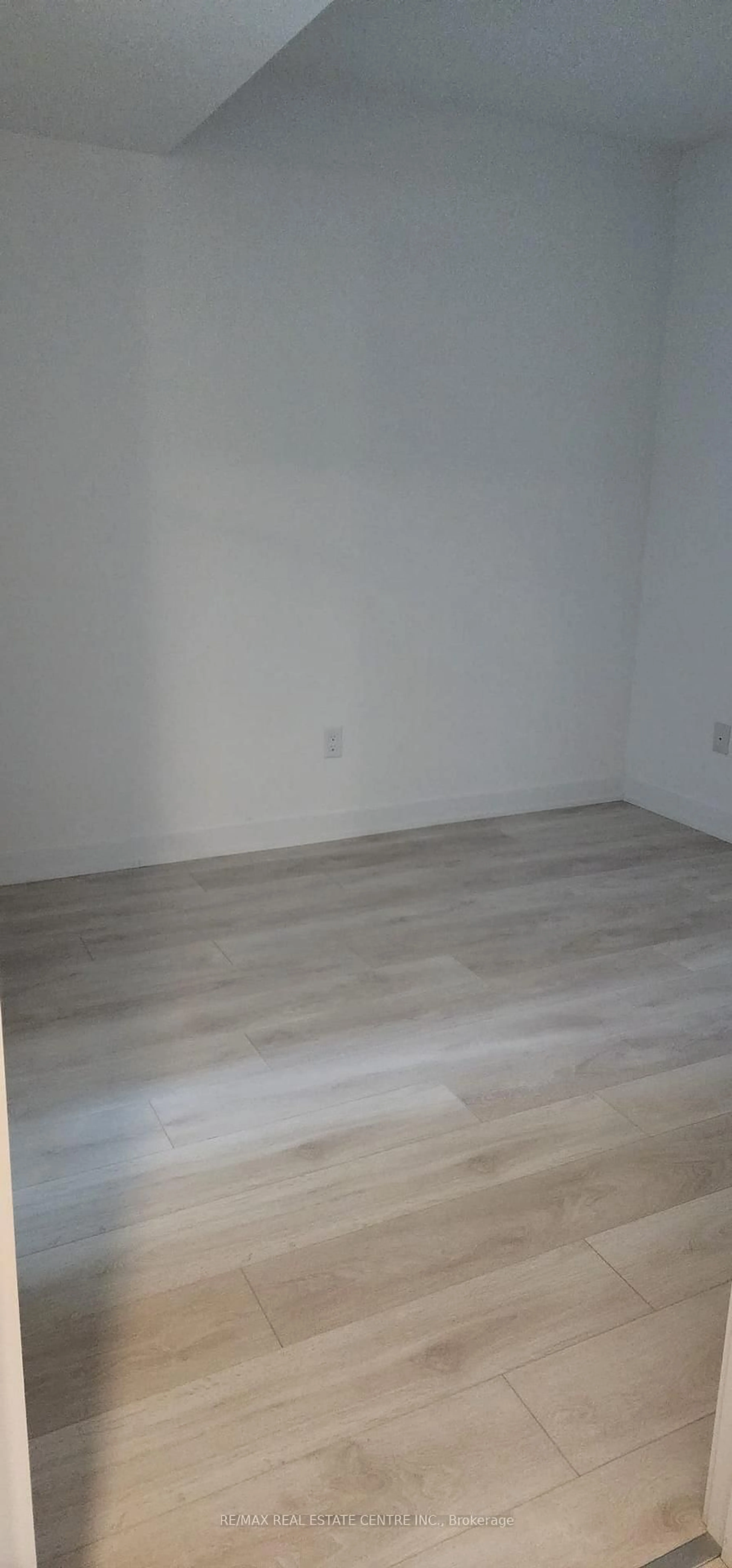 A pic of a room for 8 Tippett Rd #405, Toronto Ontario M3H 0E7