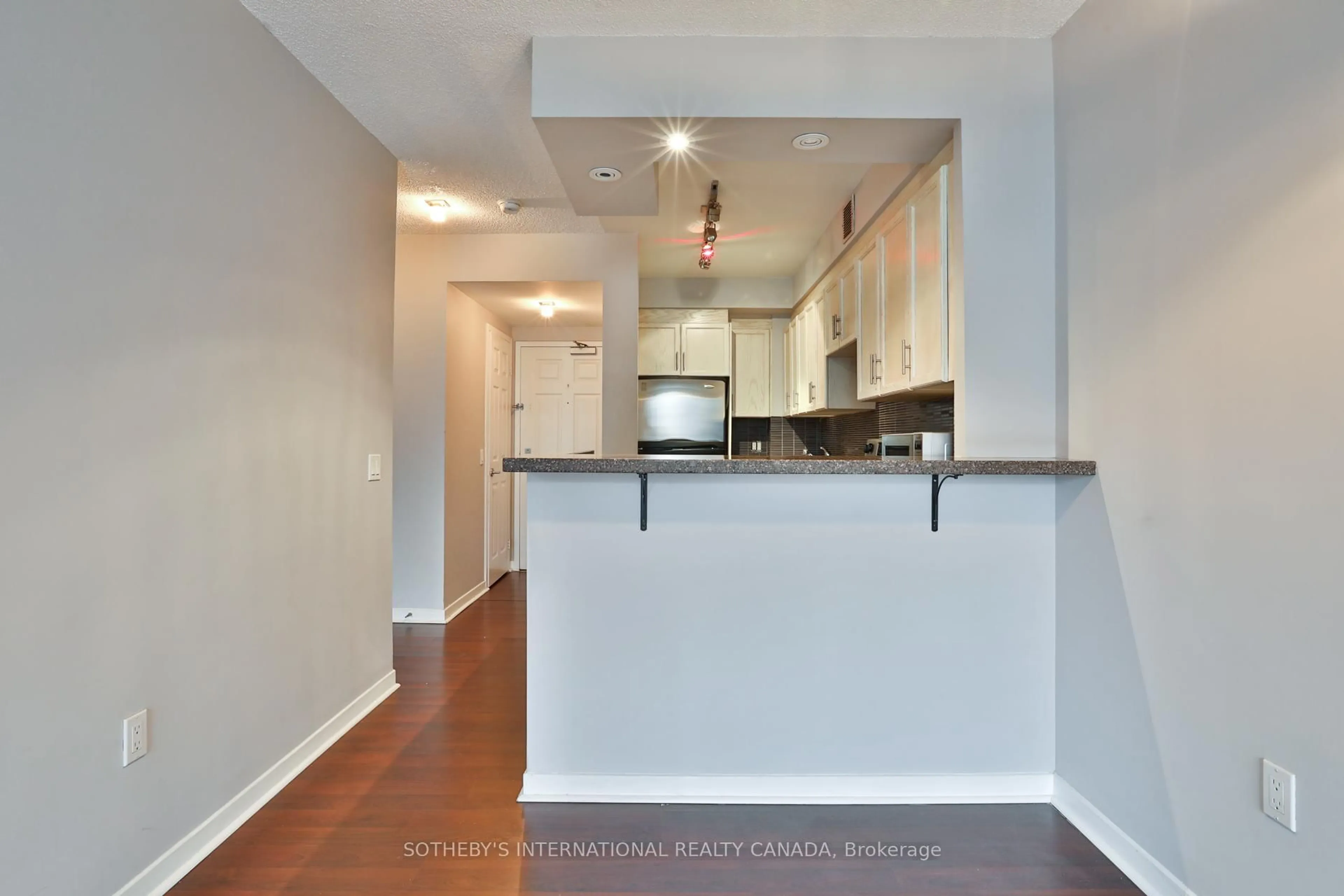 Unknown for 284 Bloor St #704, Toronto Ontario M5S 3B8