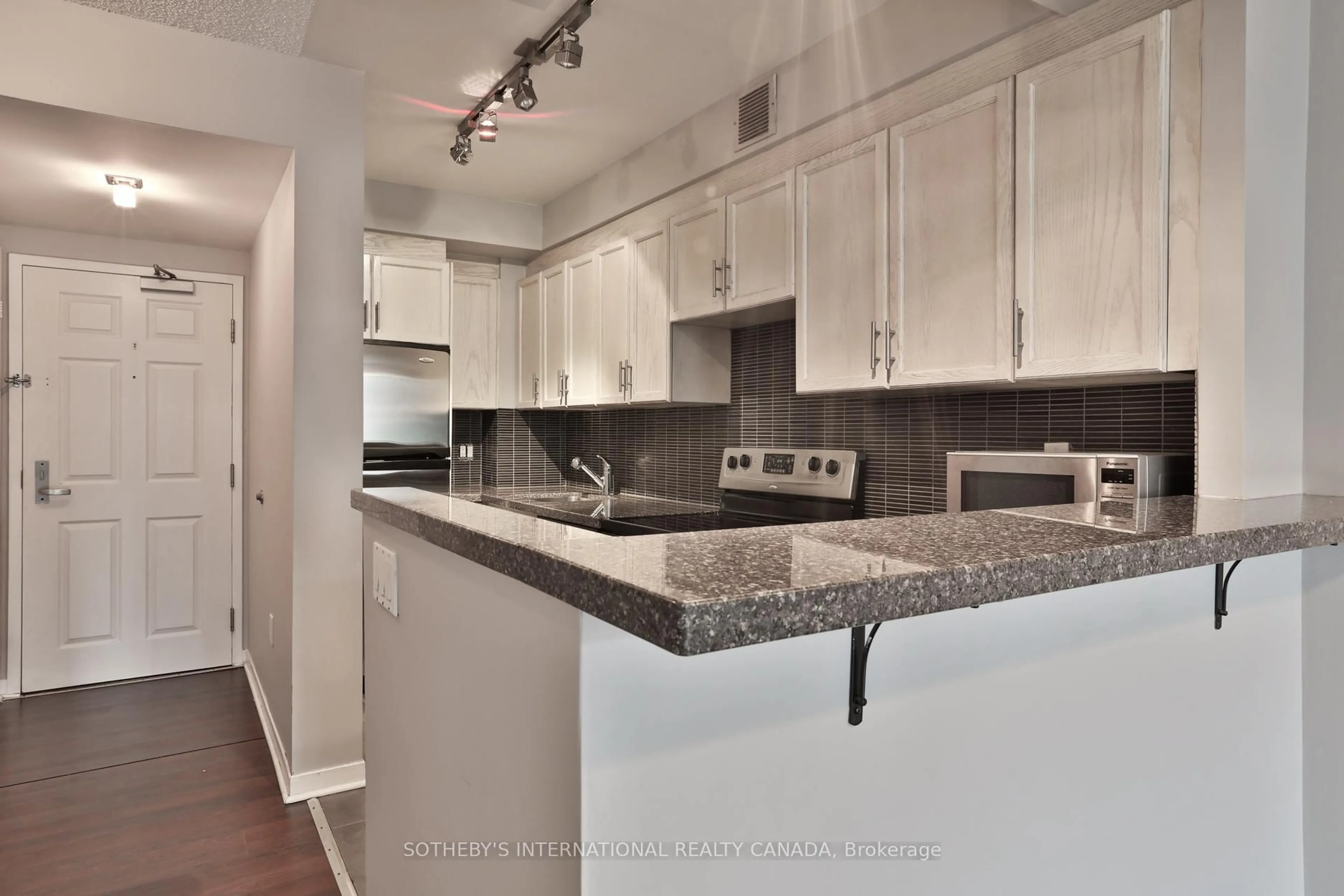Unknown for 284 Bloor St #704, Toronto Ontario M5S 3B8