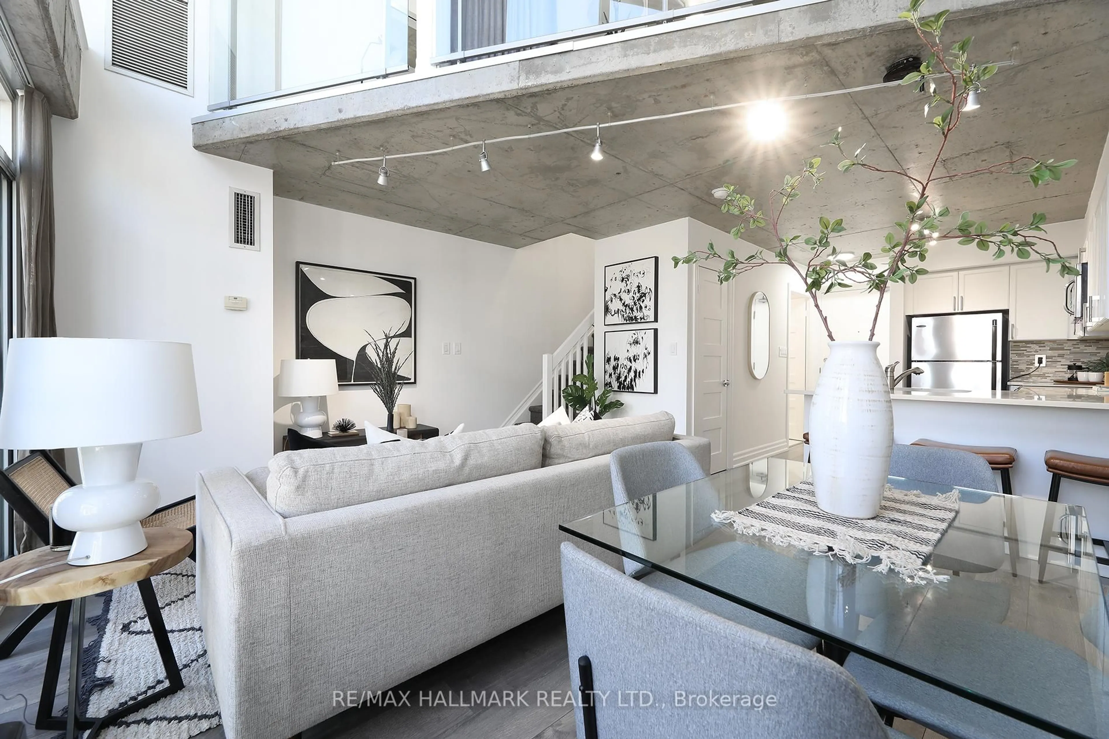 Unknown for 1029 King St #818, Toronto Ontario M6K 3M9