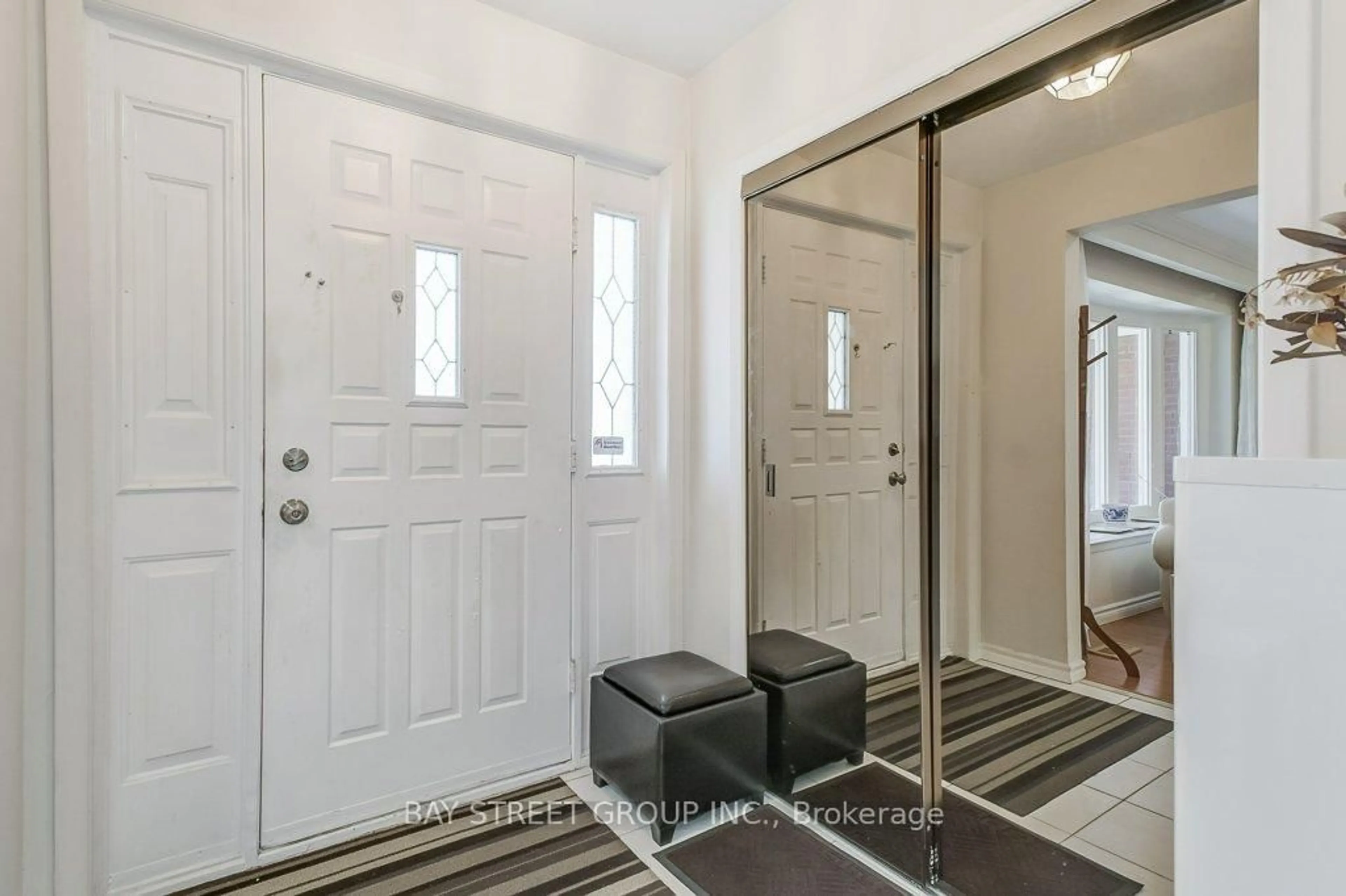 Indoor entryway for 29 Gustav Cres, Toronto Ontario M2M 2C7