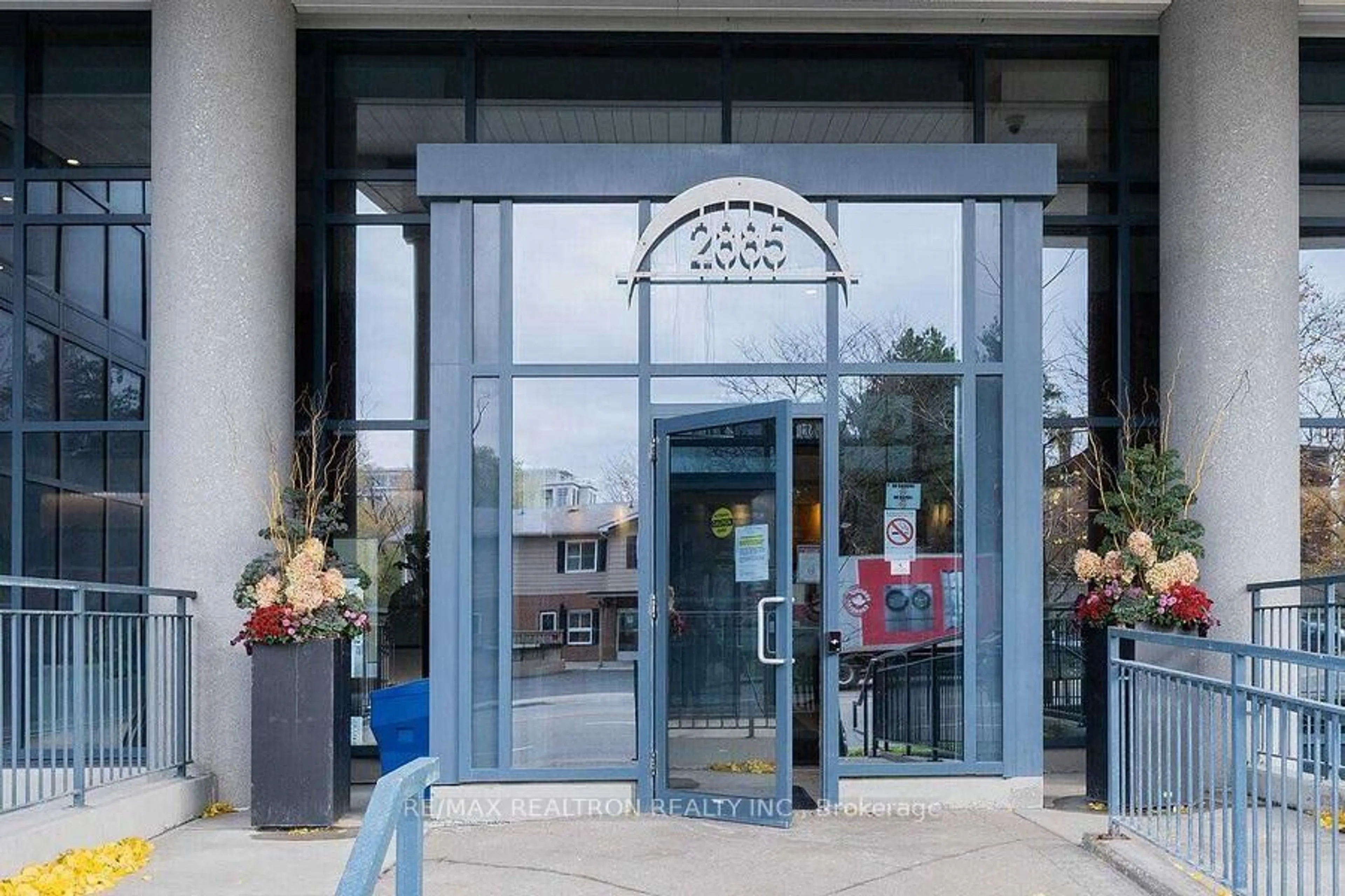 Indoor foyer for 2885 Bayview Ave #1319, Toronto Ontario M2K 0A3