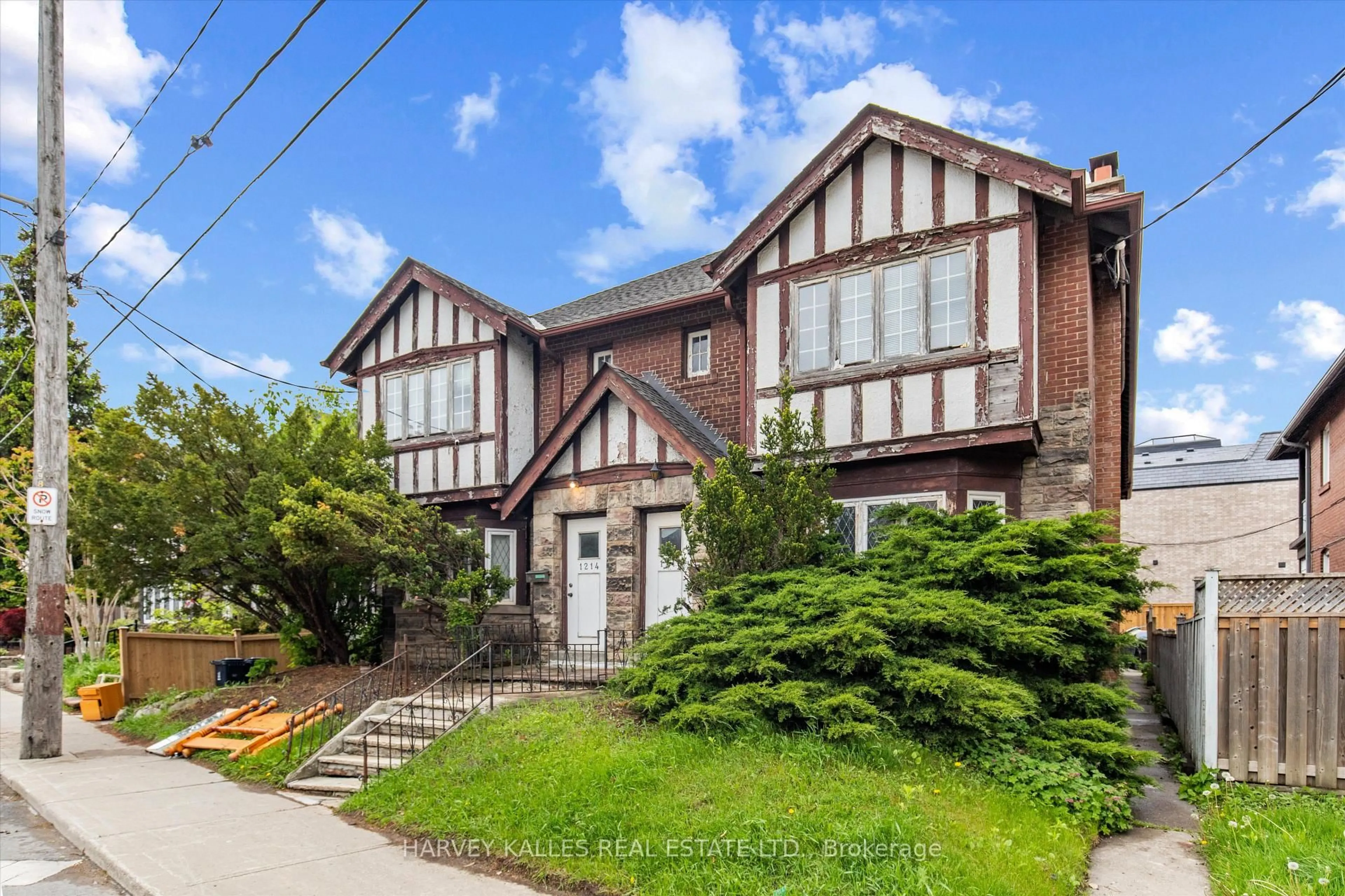 Home with brick exterior material, street for 1214 & 1216 Avenue Rd, Toronto Ontario M5N 2G4