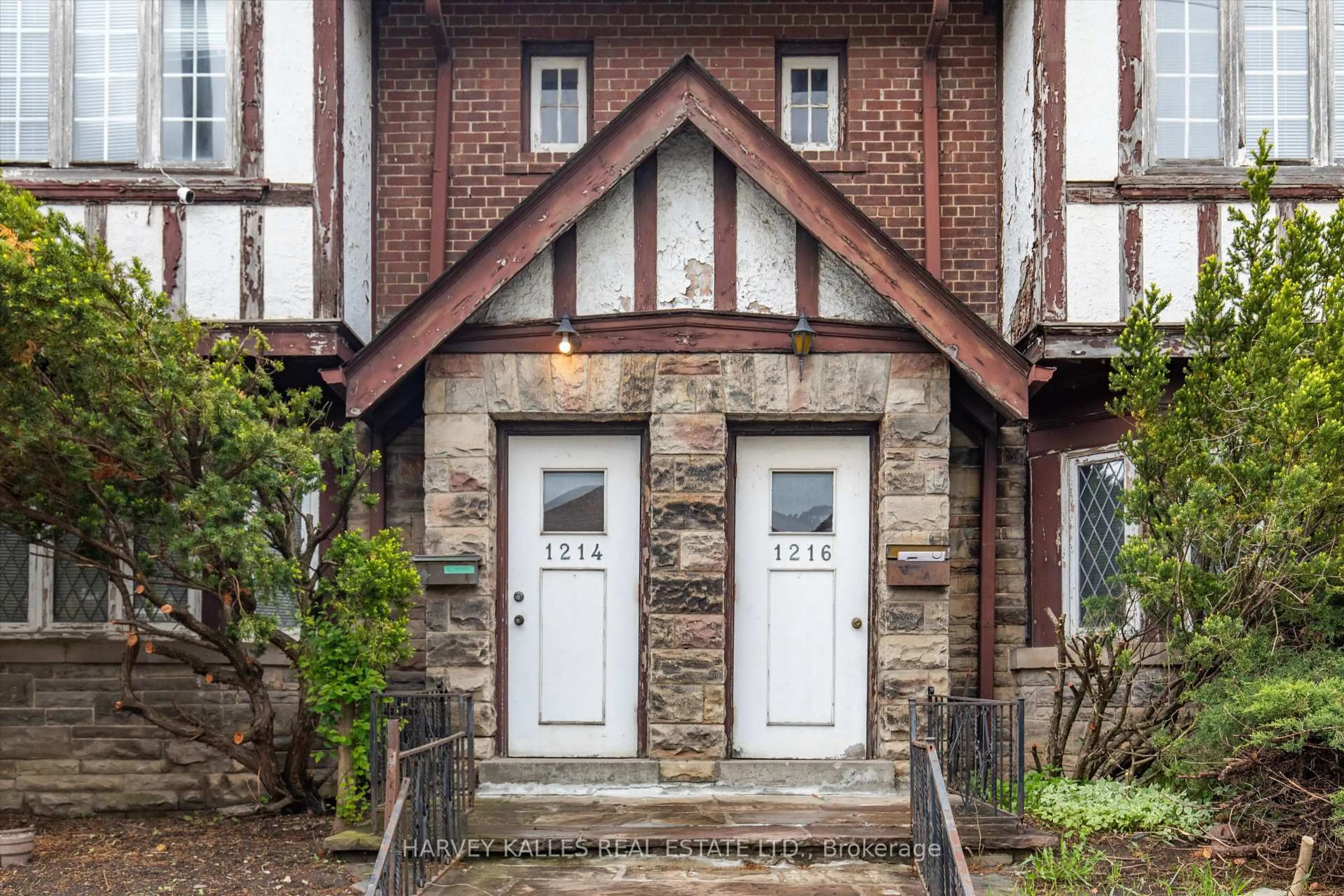 Home with brick exterior material, street for 1214 & 1216 Avenue Rd, Toronto Ontario M5N 2G4