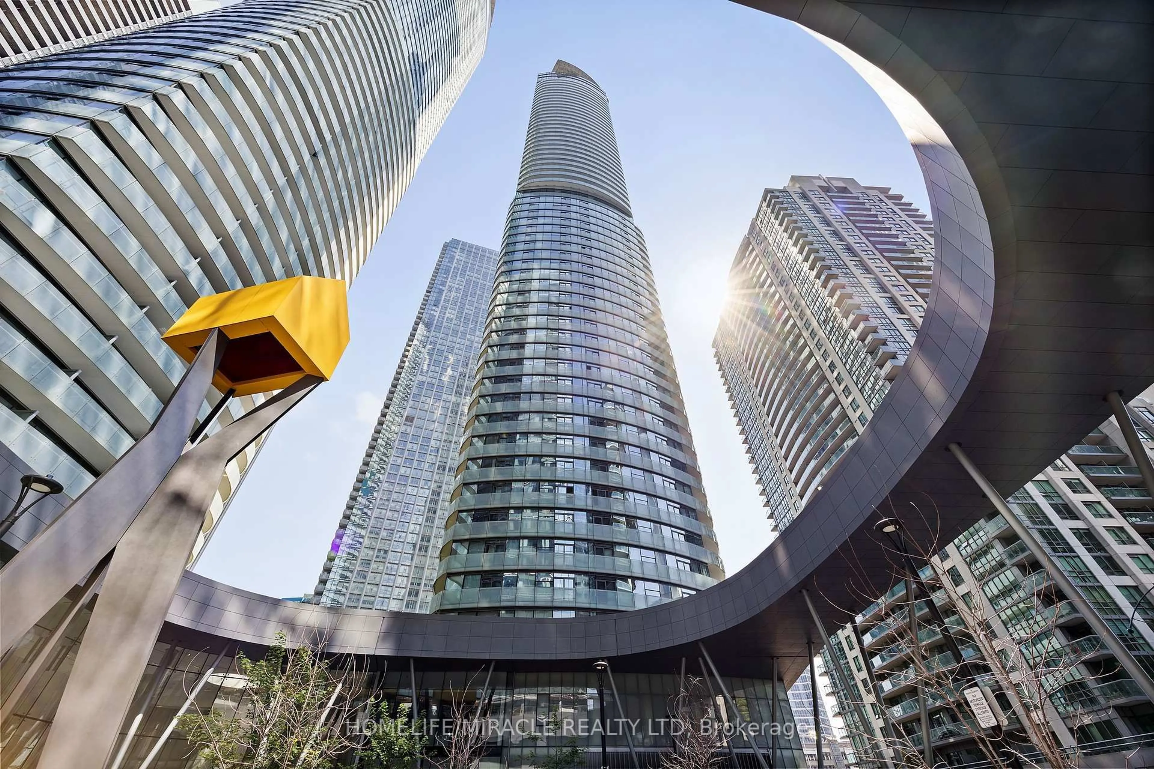 Blurry image for 12 York St #3601, Toronto Ontario M5J 2Z2