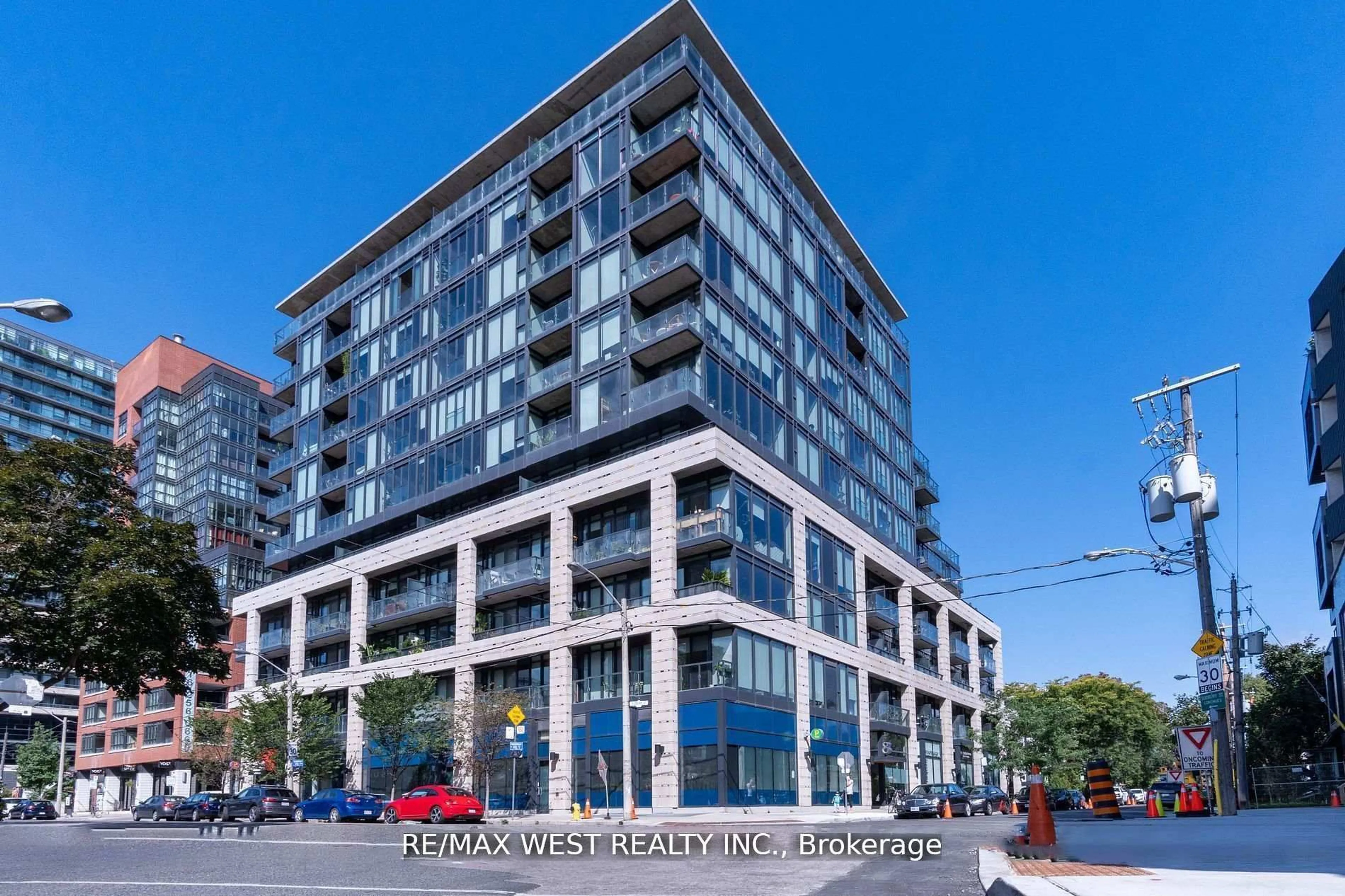 Indoor foyer for 8 Dovercourt Rd #209, Toronto Ontario M6J 0B6