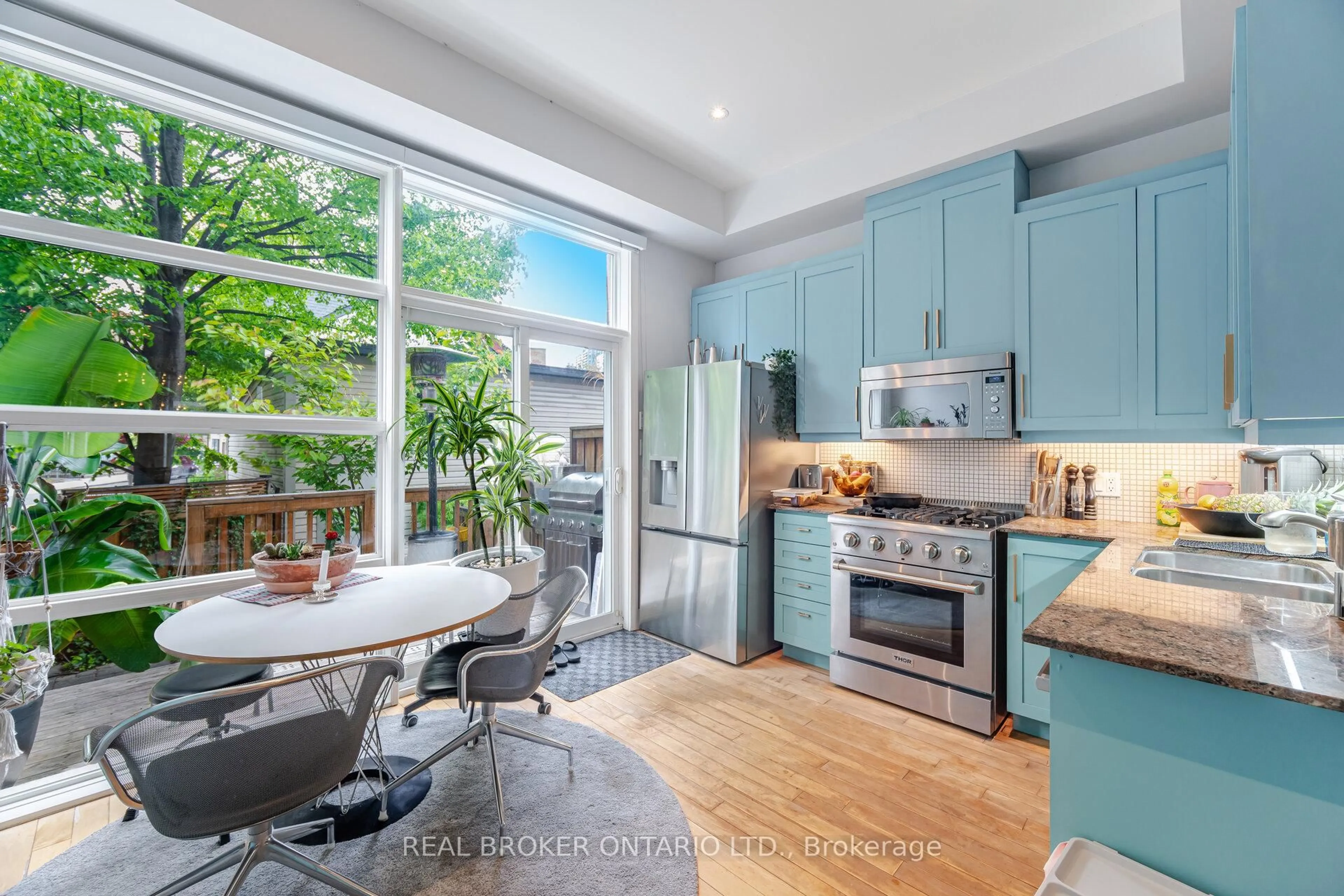 Open concept kitchen, unknown for 476 King St, Toronto Ontario M5A 1L8