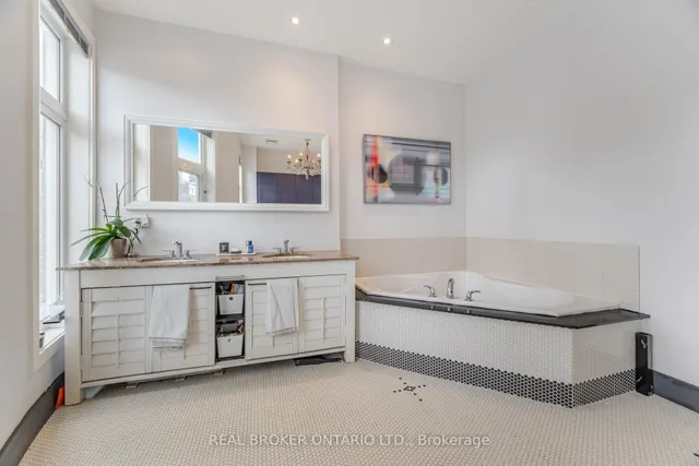 Additional property image - 476 King St