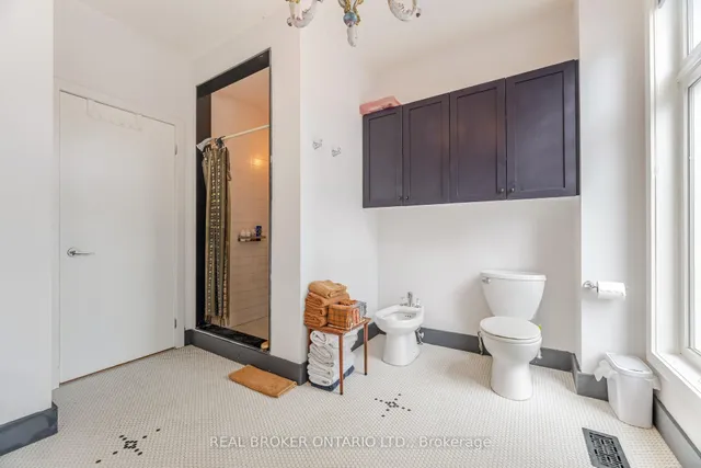 Additional property image - 476 King St