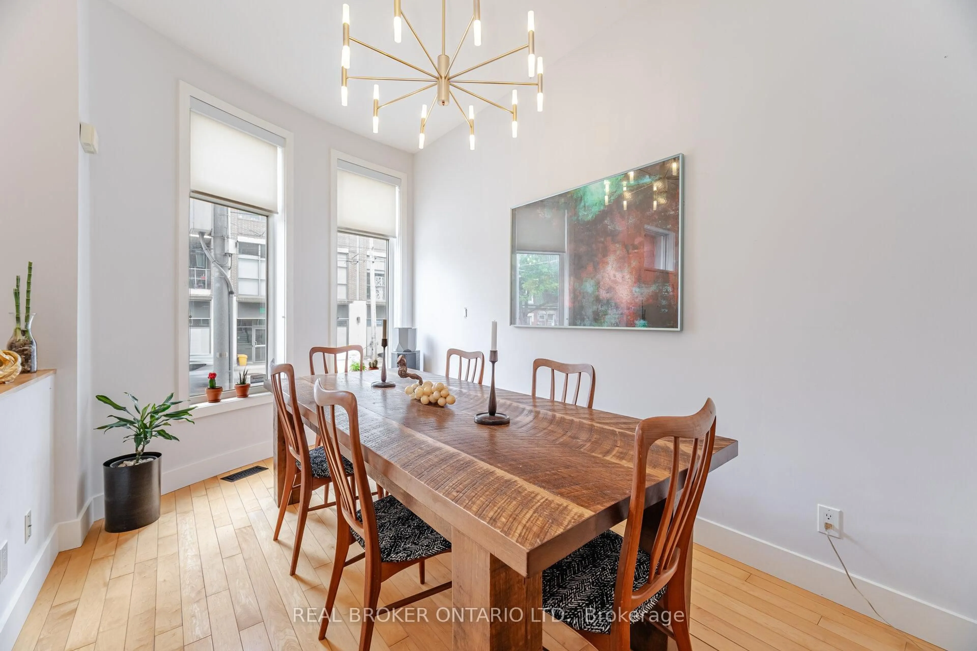 Dining room, wood/laminate floor for 476 King St, Toronto Ontario M5A 1L8