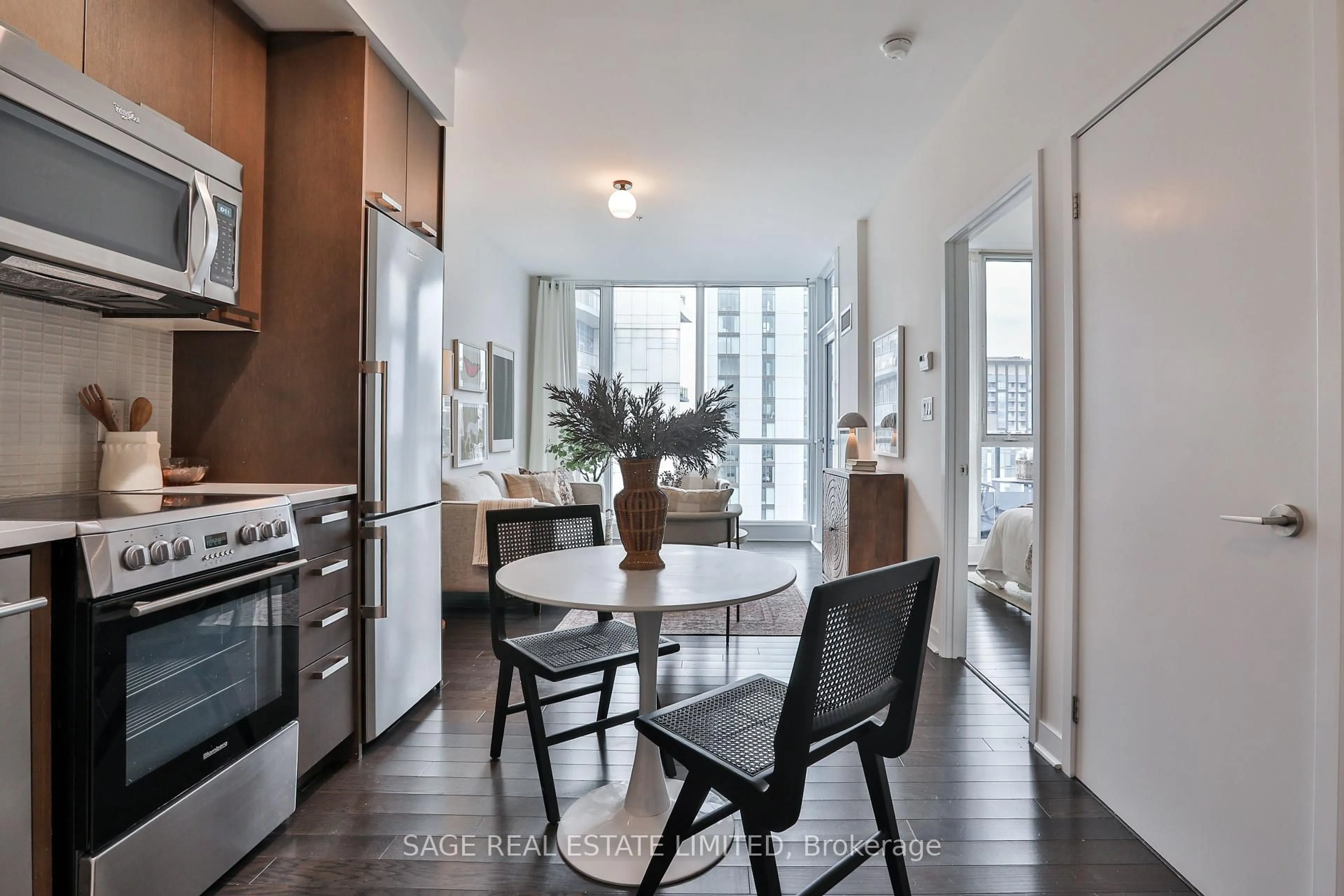 Unknown for 295 Adelaide St #4511, Toronto Ontario M5V 0L4