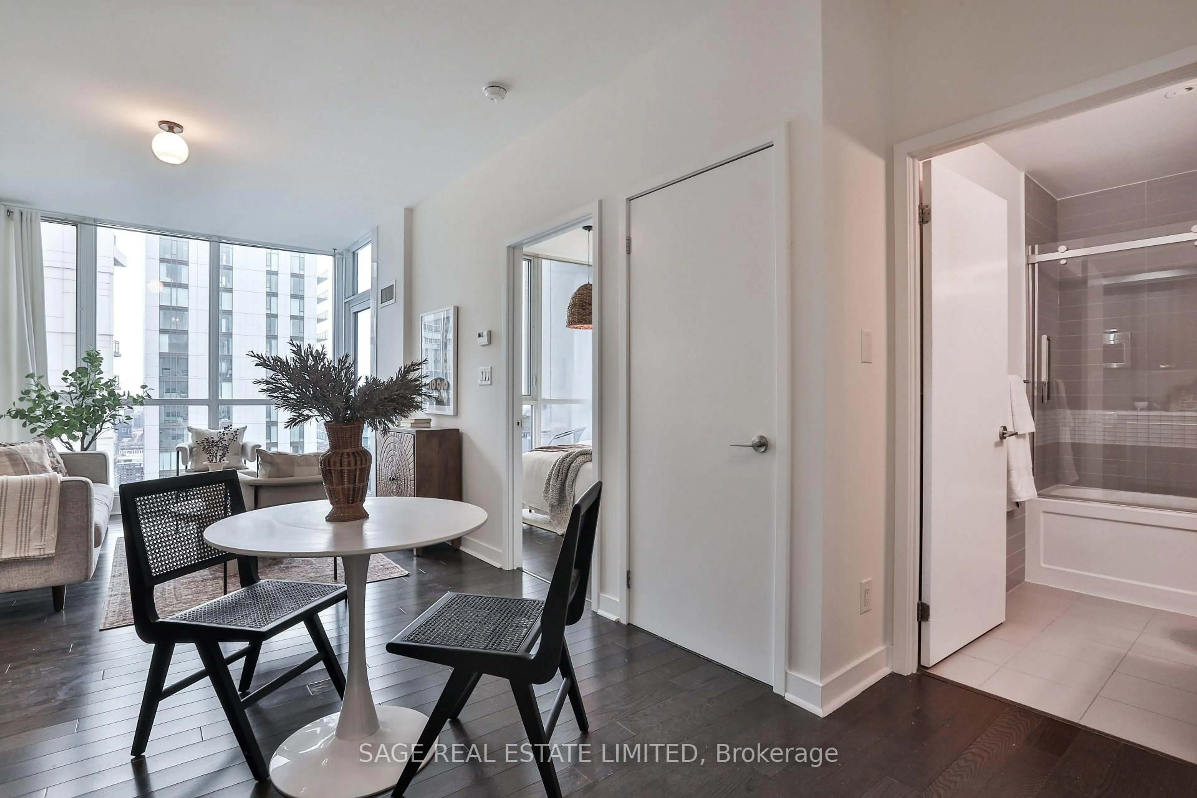 Unknown for 295 Adelaide St #4511, Toronto Ontario M5V 0L4