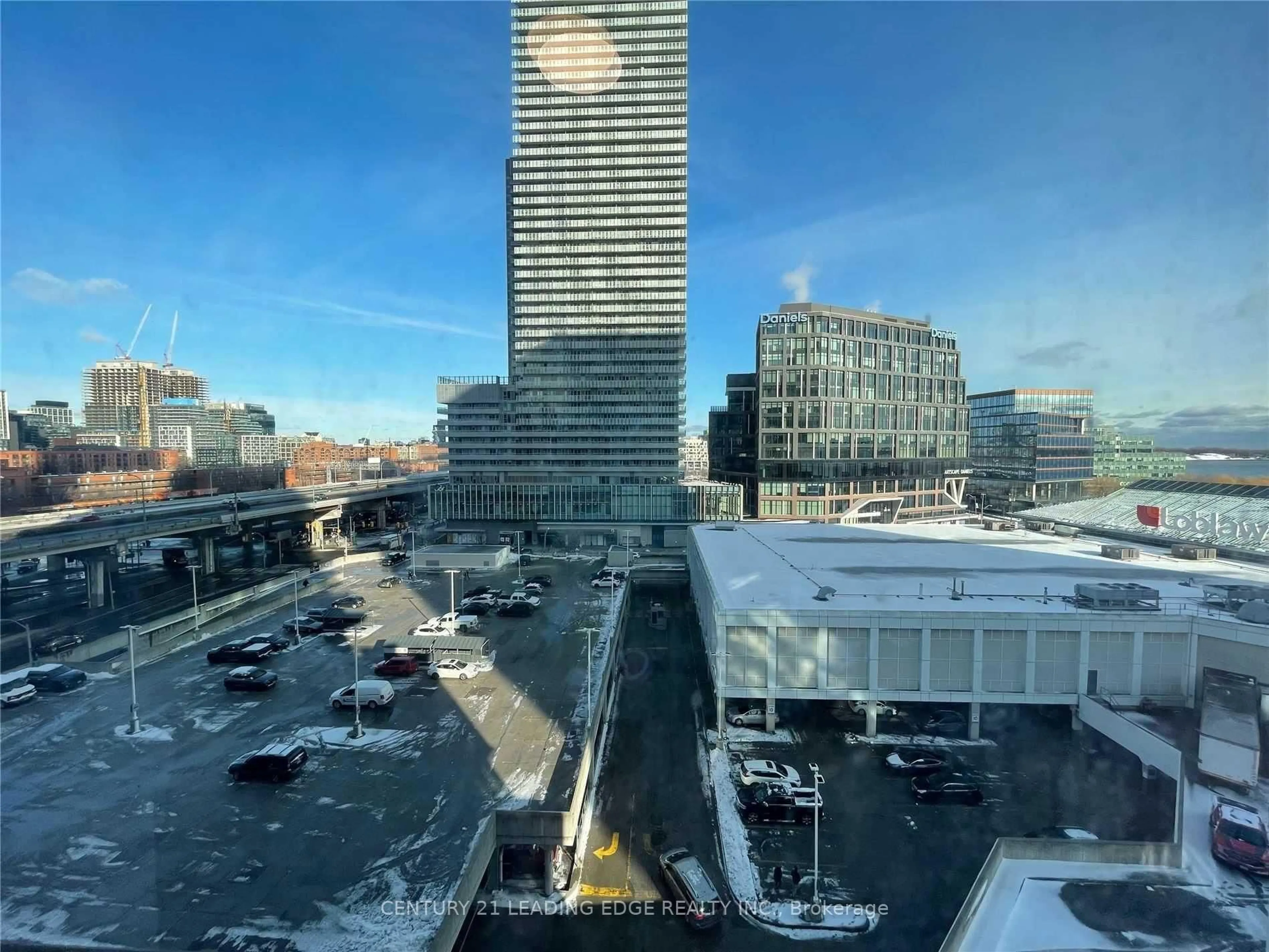 A pic from outside/outdoor area/front of a property/back of a property/a pic from drone, city buildings view from balcony for 138 Downes St #905, Toronto Ontario M5E 0E4