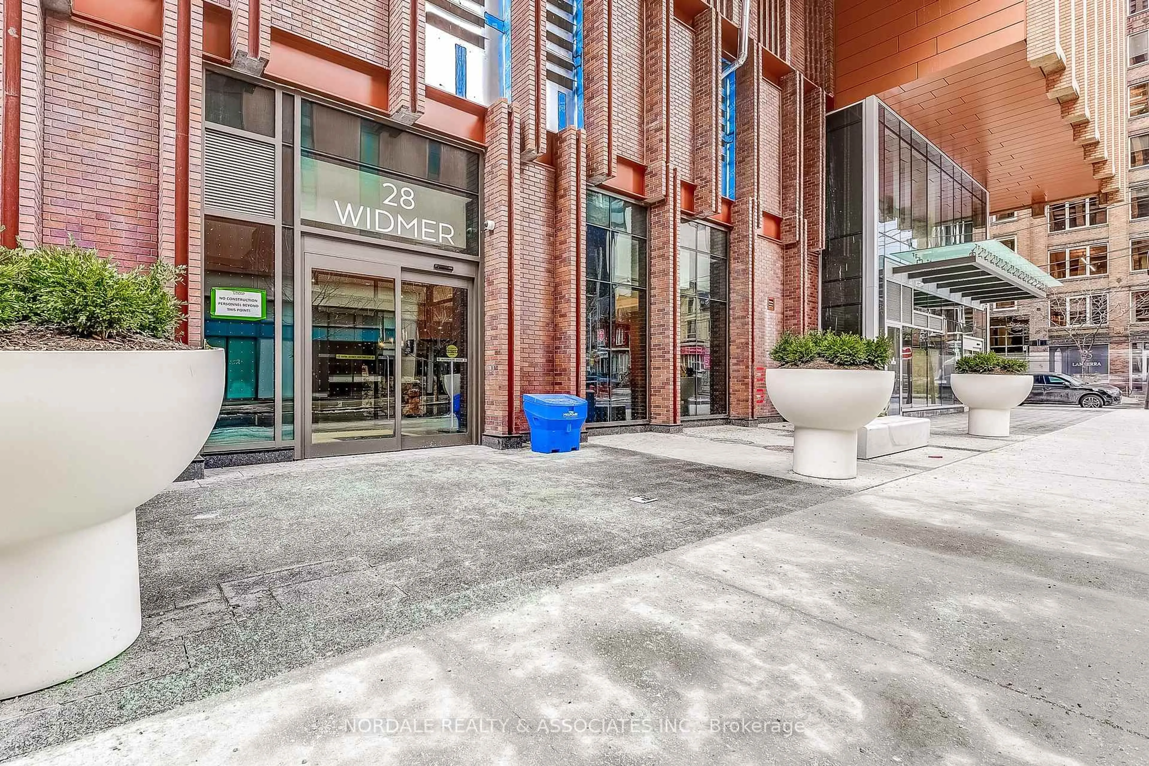 Indoor foyer for 28 Widmer St #2721, Toronto Ontario M5V 0T2