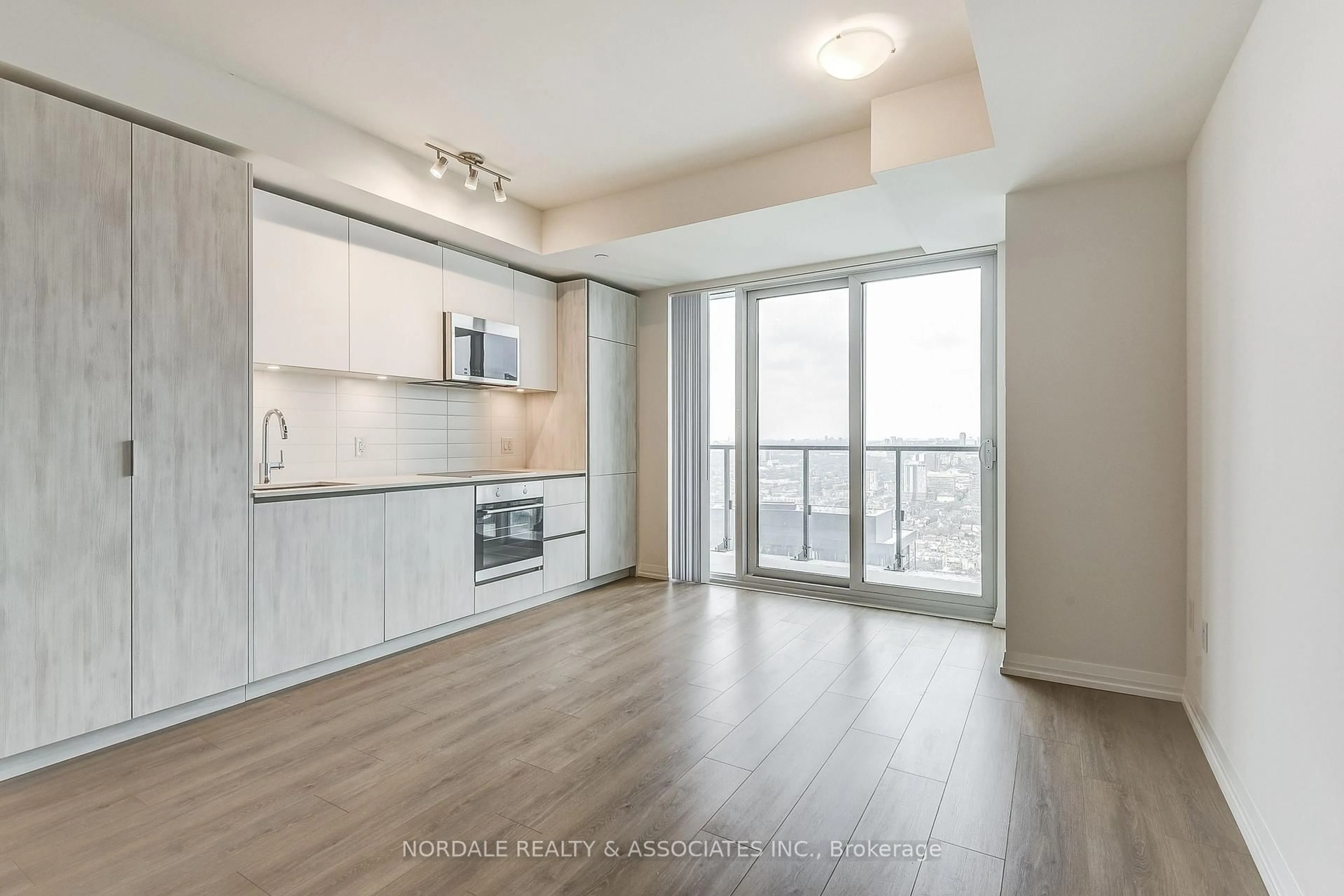 Open concept kitchen, wood/laminate floor for 28 Widmer St #2727, Toronto Ontario M5V 0T2