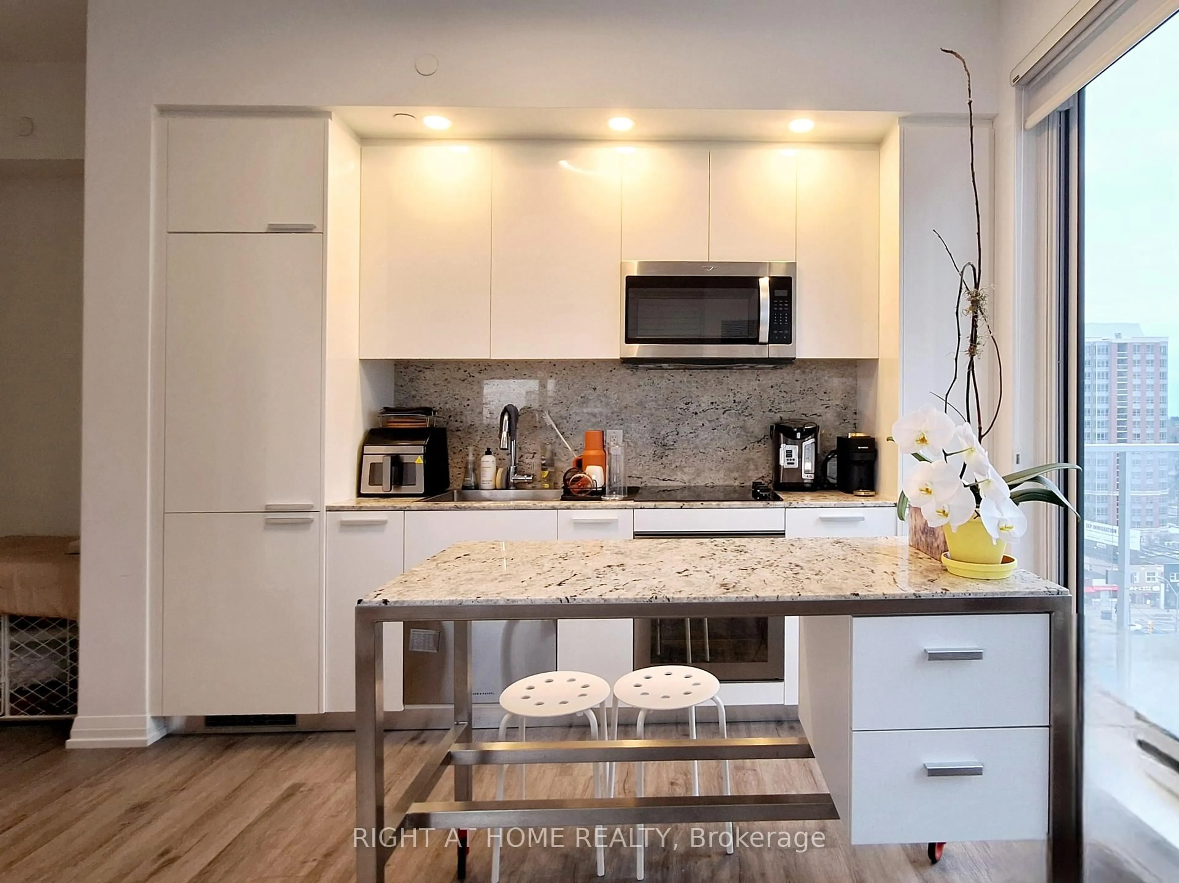 Contemporary kitchen, unknown for 75 Canterbury Pl #1107, Toronto Ontario M2N 0L2