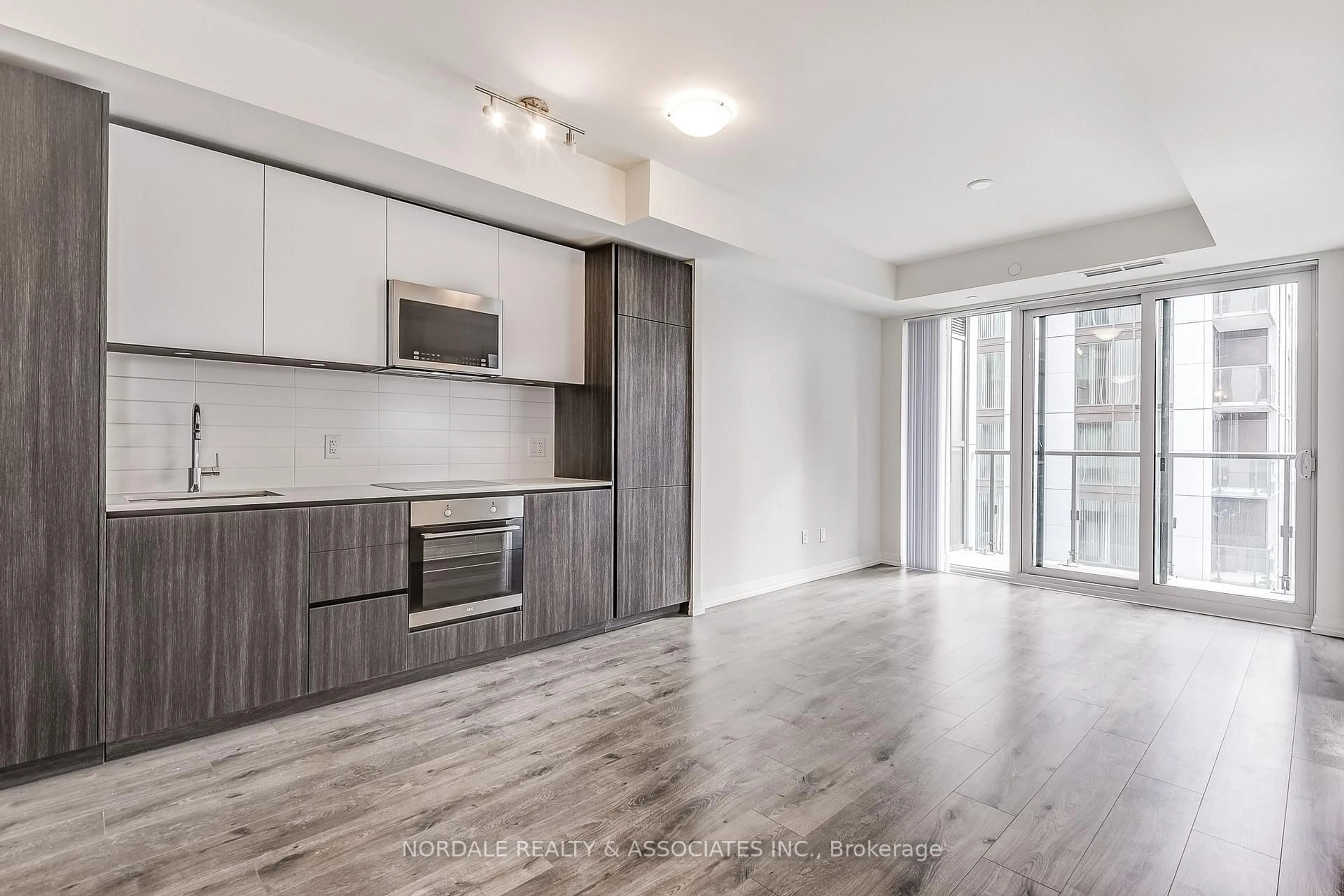 Open concept kitchen, wood/laminate floor for 28 Widmer St #3123, Toronto Ontario M5V 0T2