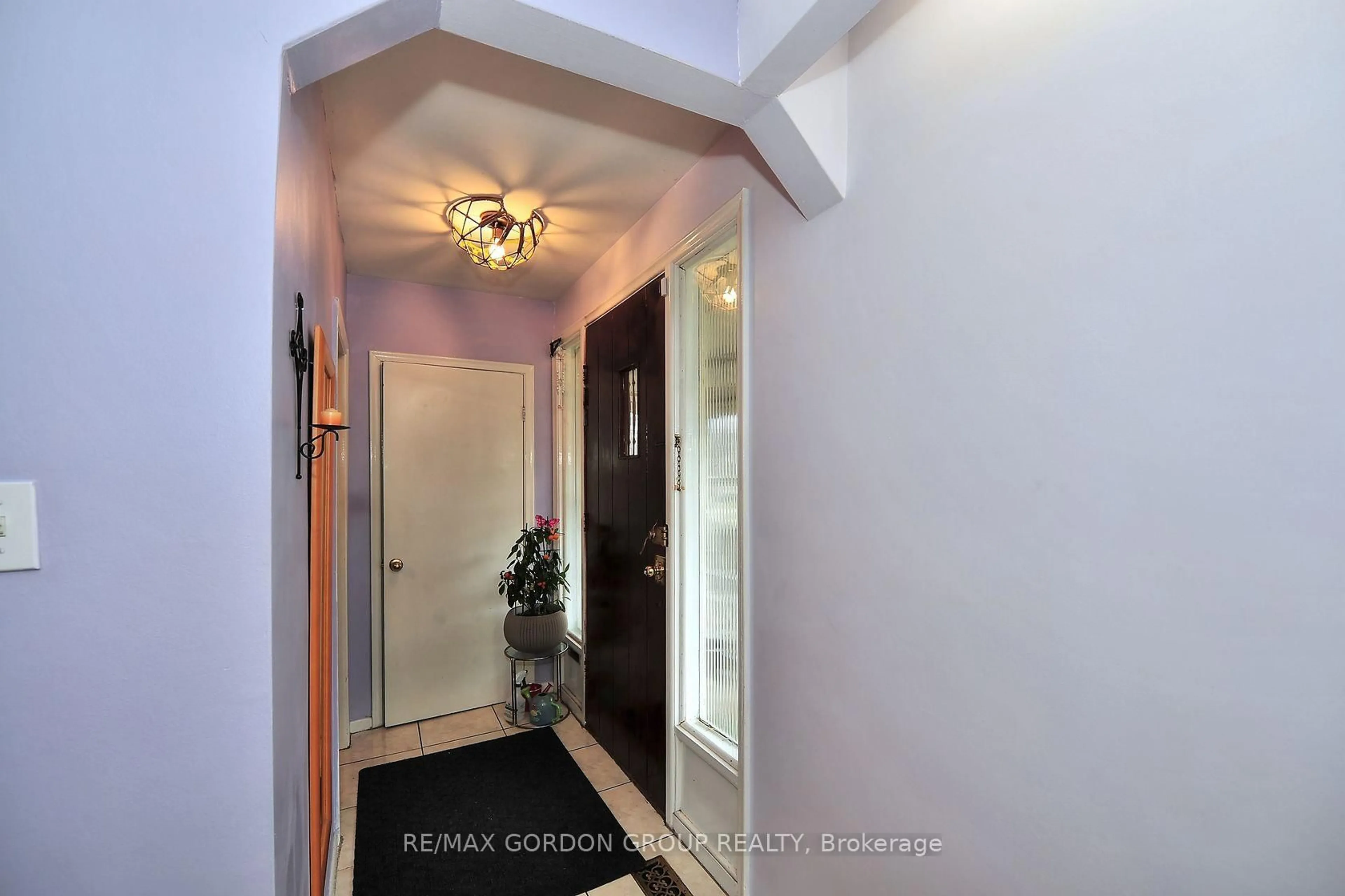 Indoor entryway for 178 Northwood Dr, Toronto Ontario M2M 2K3