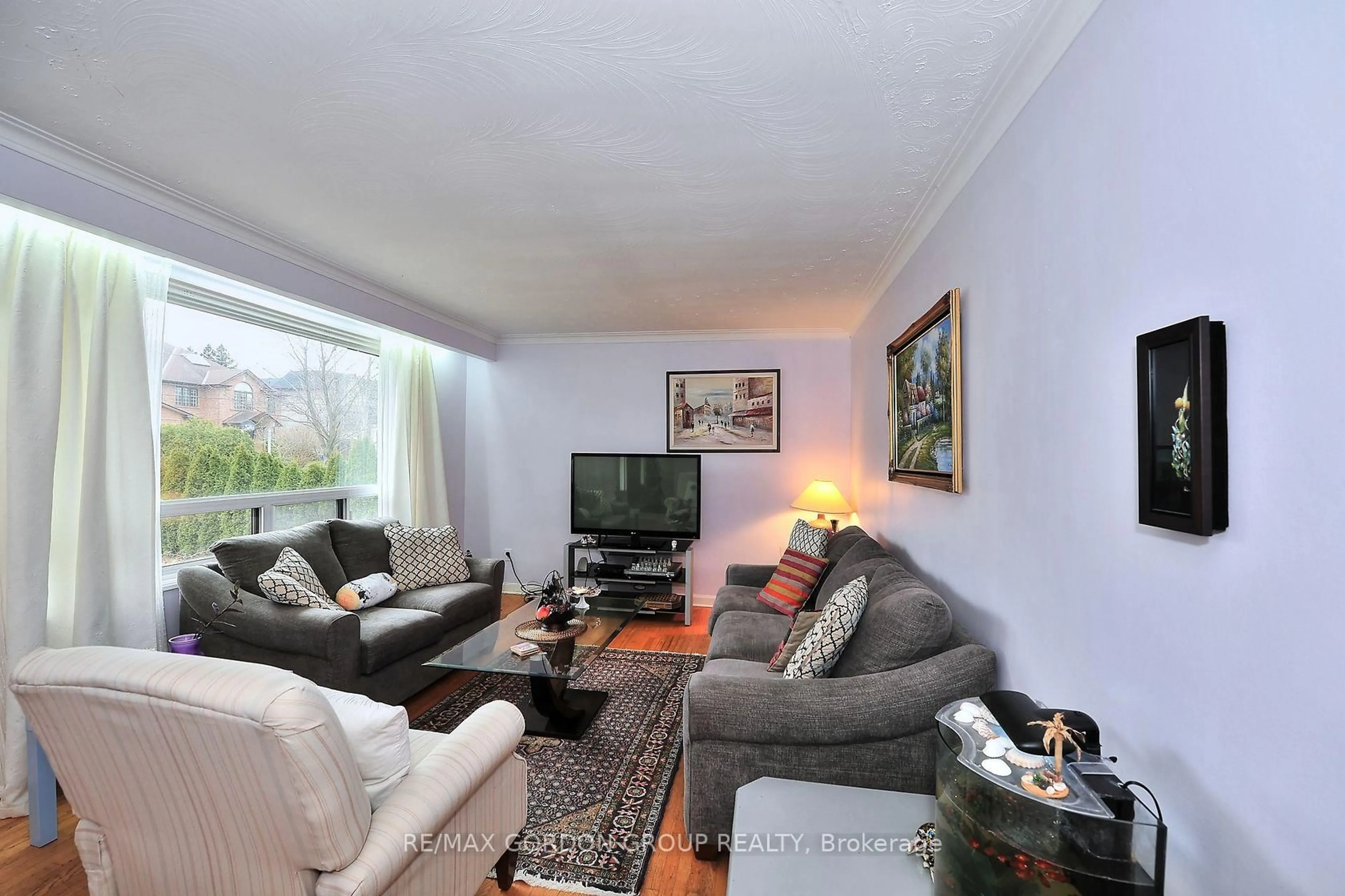 Living room with furniture, wood/laminate floor for 178 Northwood Dr, Toronto Ontario M2M 2K3