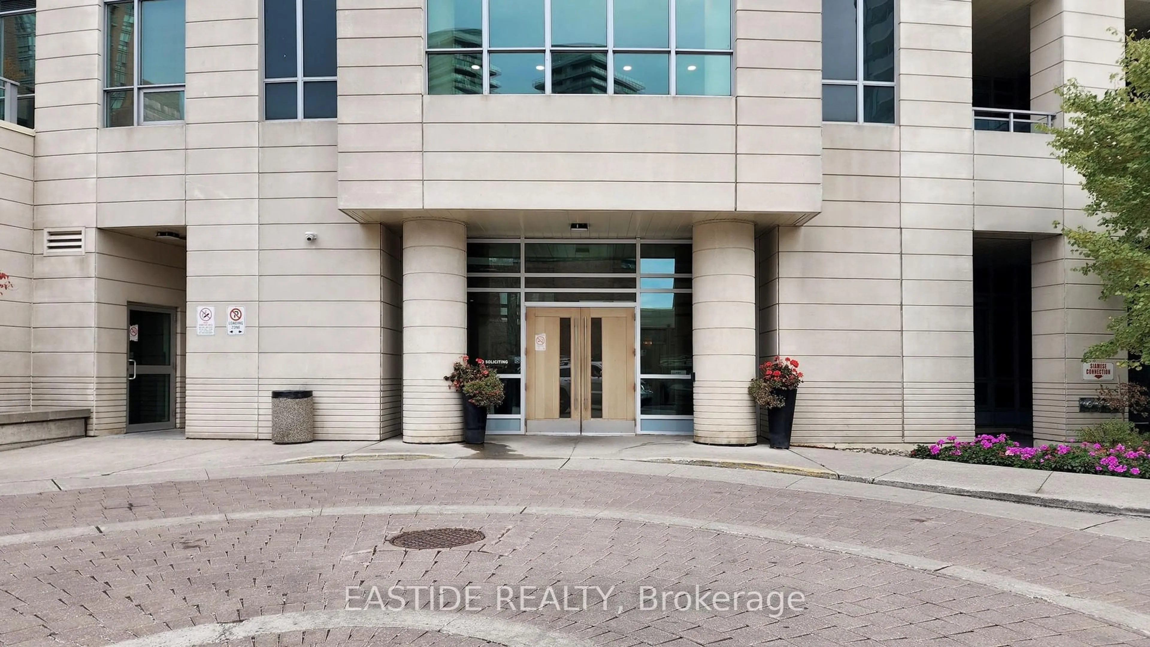Indoor foyer for 18 Holmes Ave #315, Toronto Ontario M2N 4L9