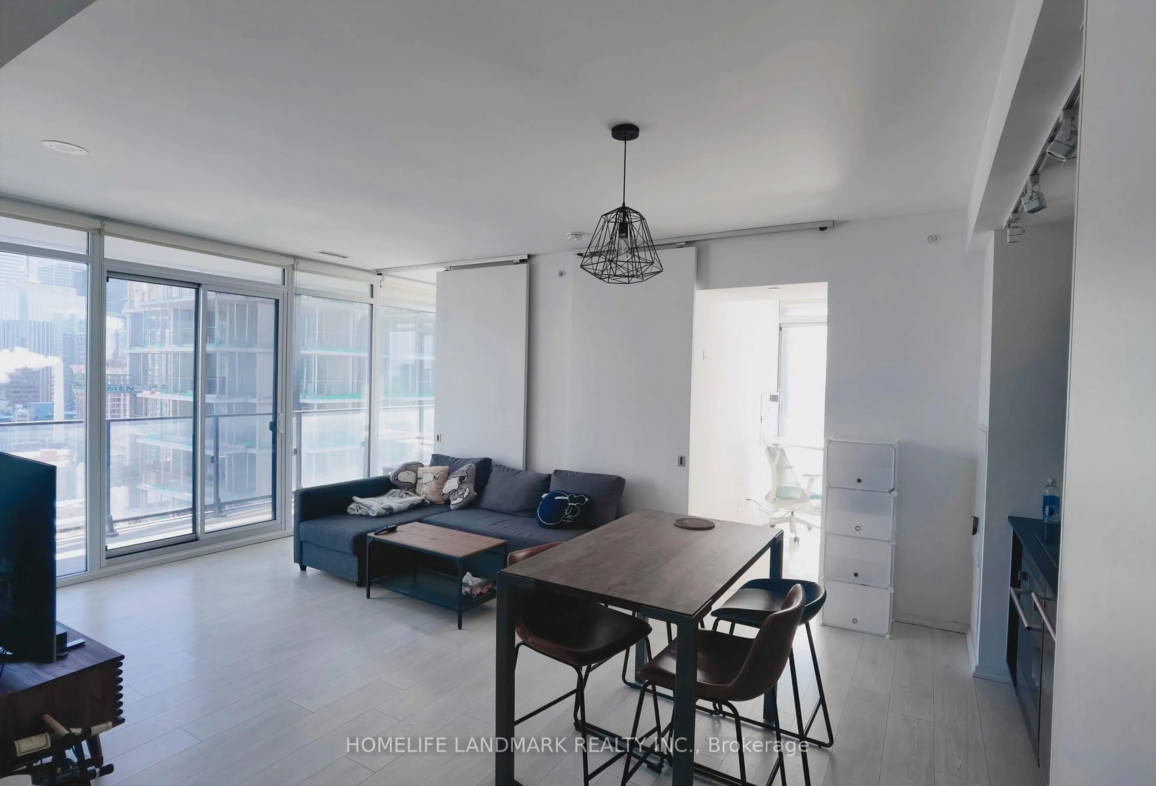 Living room with furniture, unknown for 125 Peter St #2209, Toronto Ontario M5V 0M2