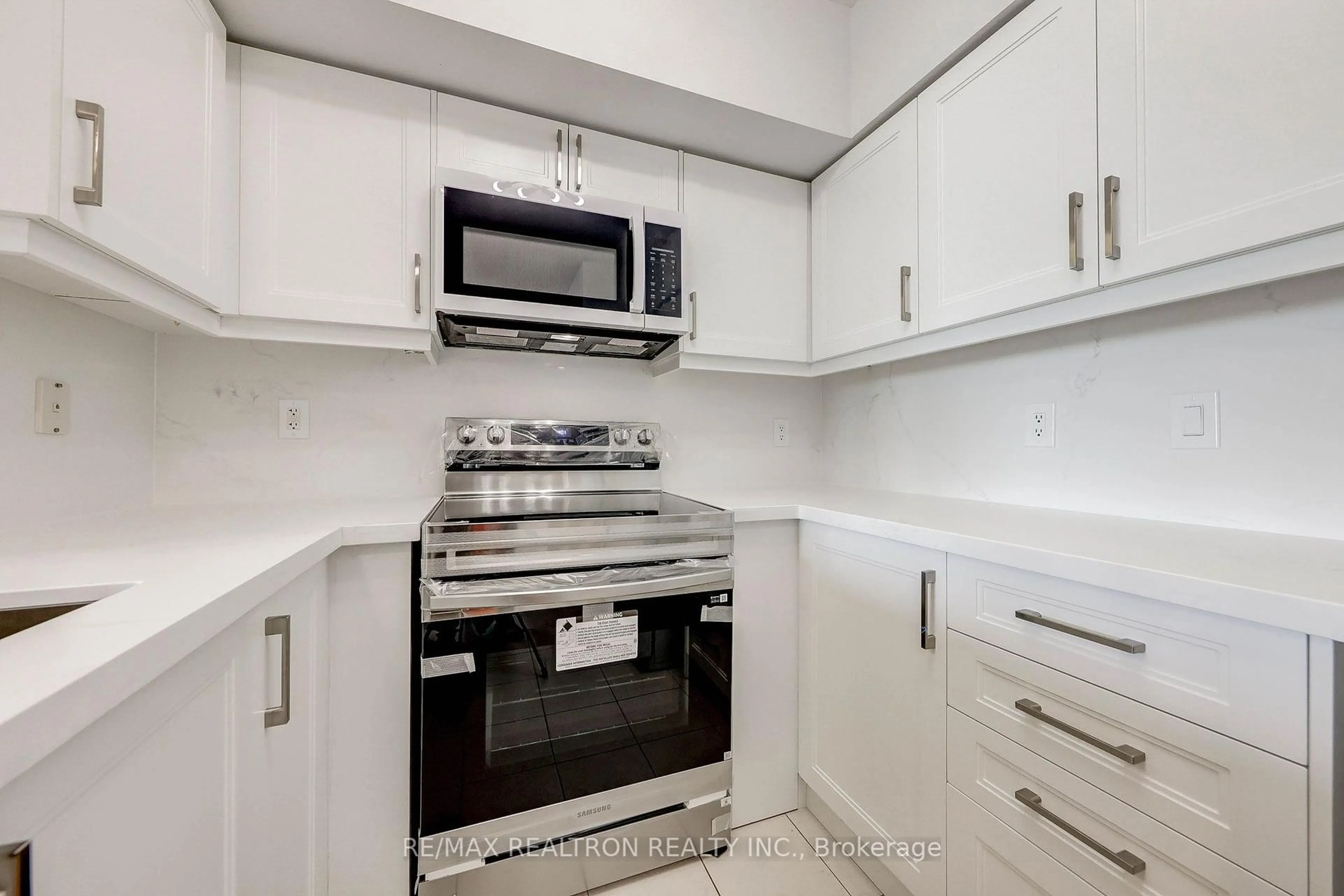 Standard kitchen, unknown for 4968 Yonge St #3707, Toronto Ontario M2N 7G9