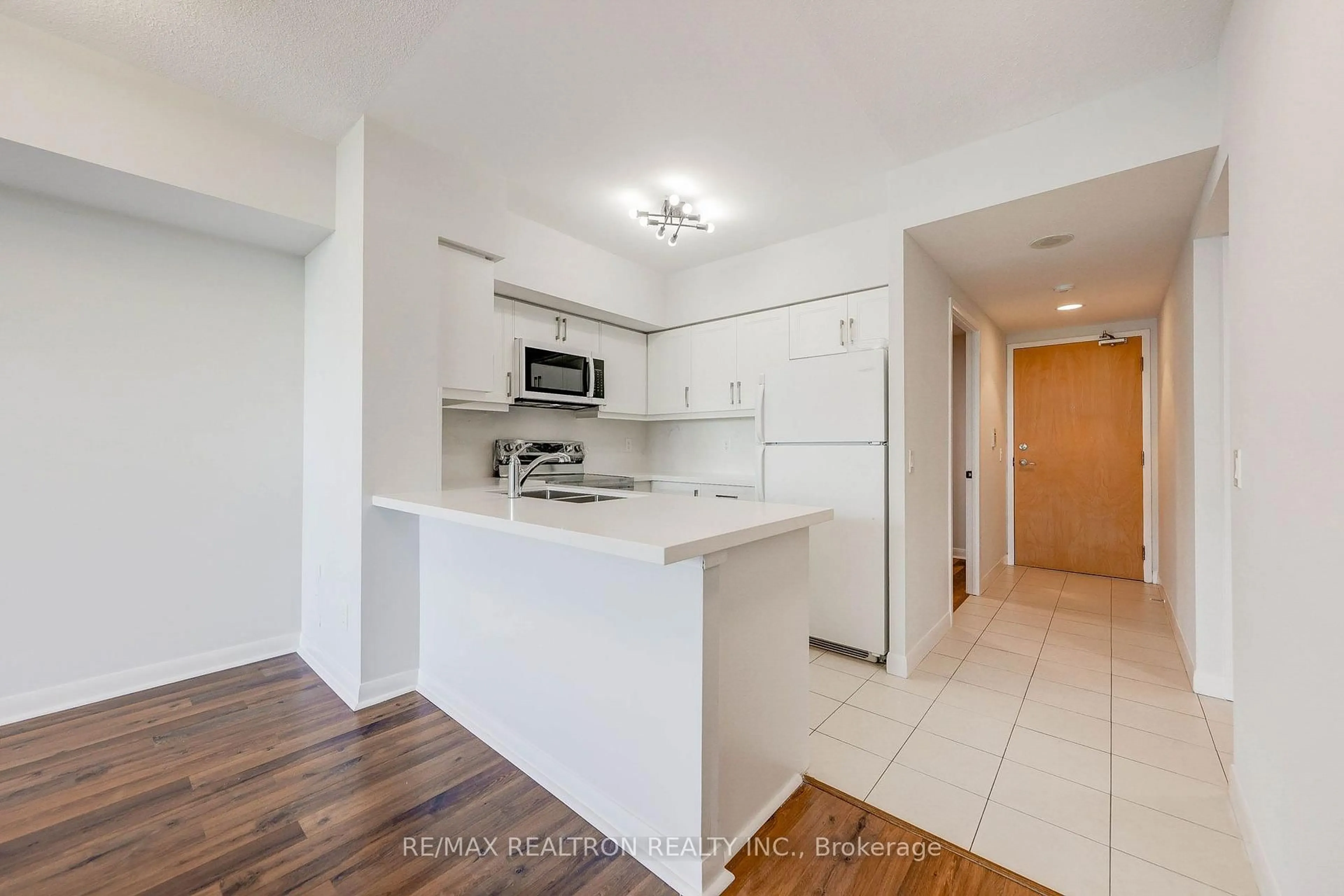 Standard kitchen, unknown for 4968 Yonge St #3707, Toronto Ontario M2N 7G9