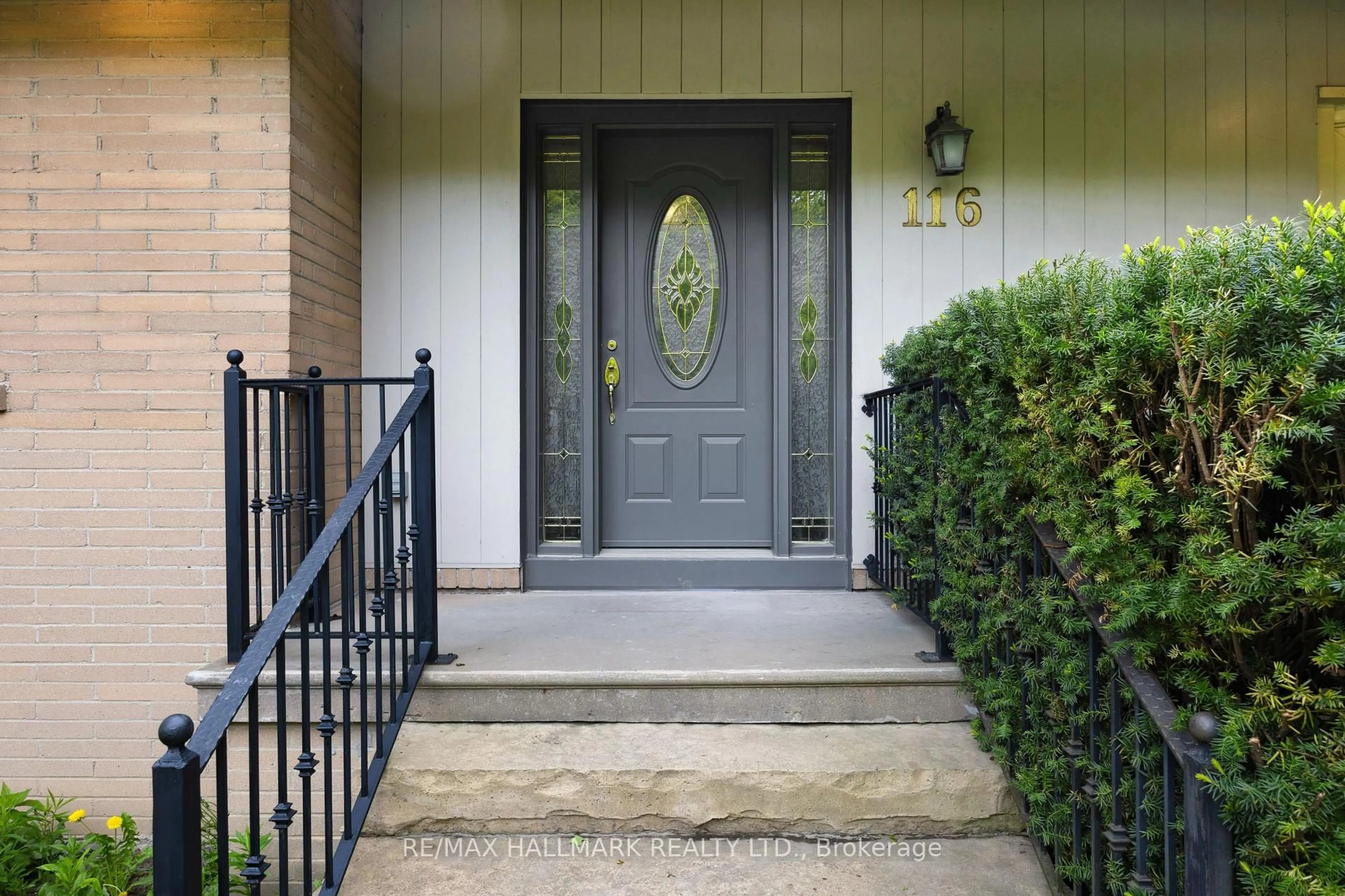 Indoor entryway for 116 Plateau Cres, Toronto Ontario M3C 1M8