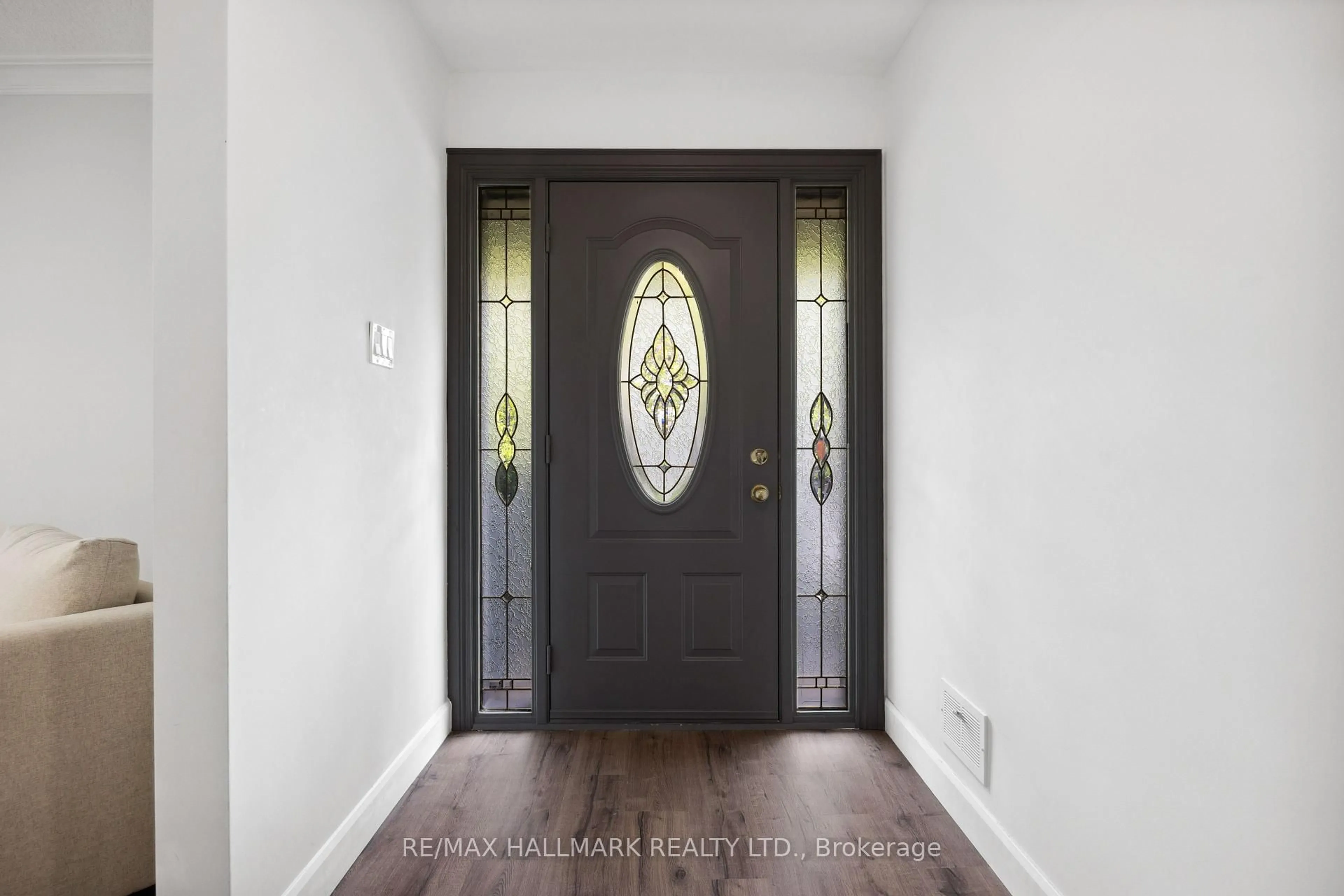 Indoor entryway for 116 Plateau Cres, Toronto Ontario M3C 1M8
