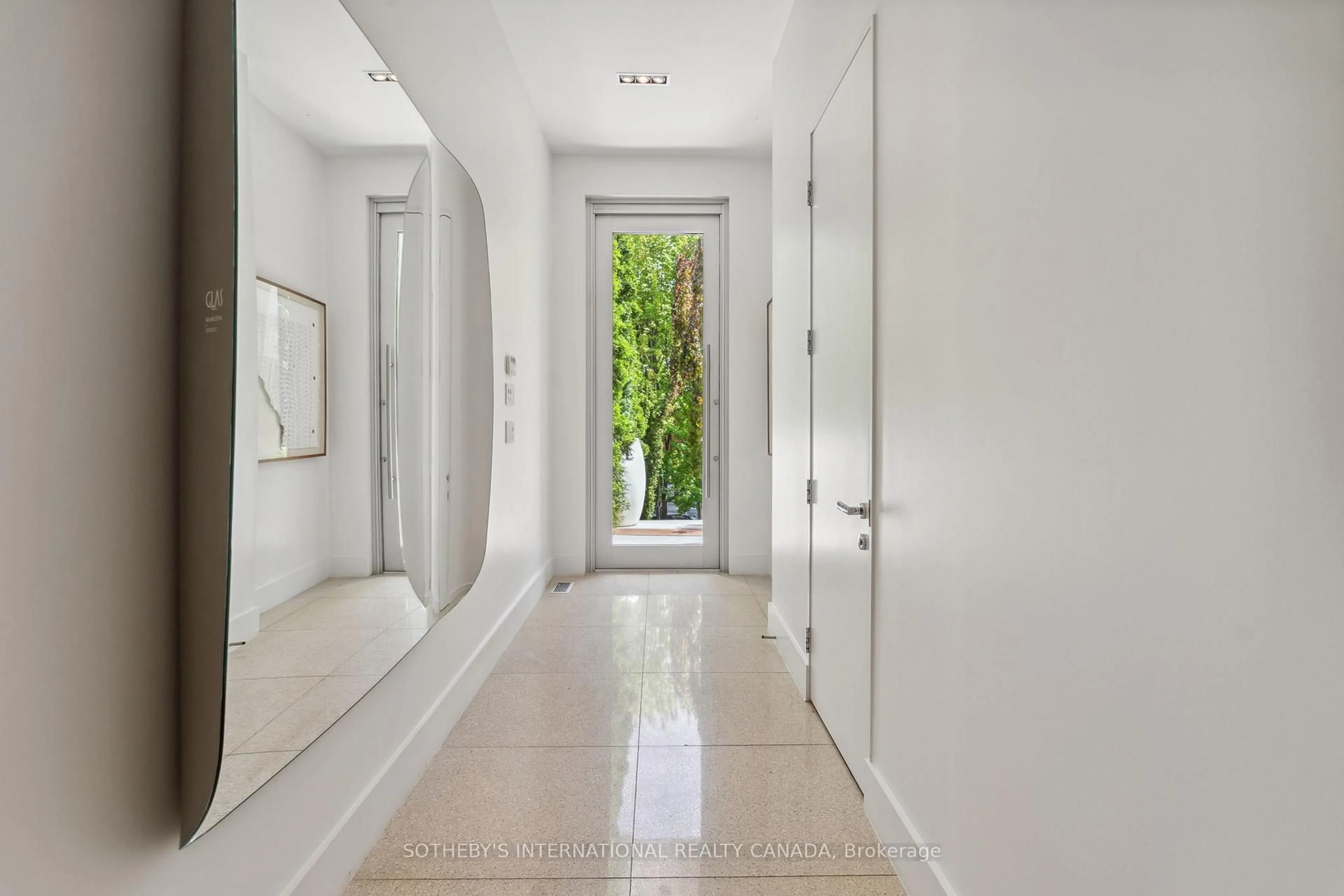 Indoor entryway for 20A Woodlawn Ave, Toronto Ontario M4V 1G7