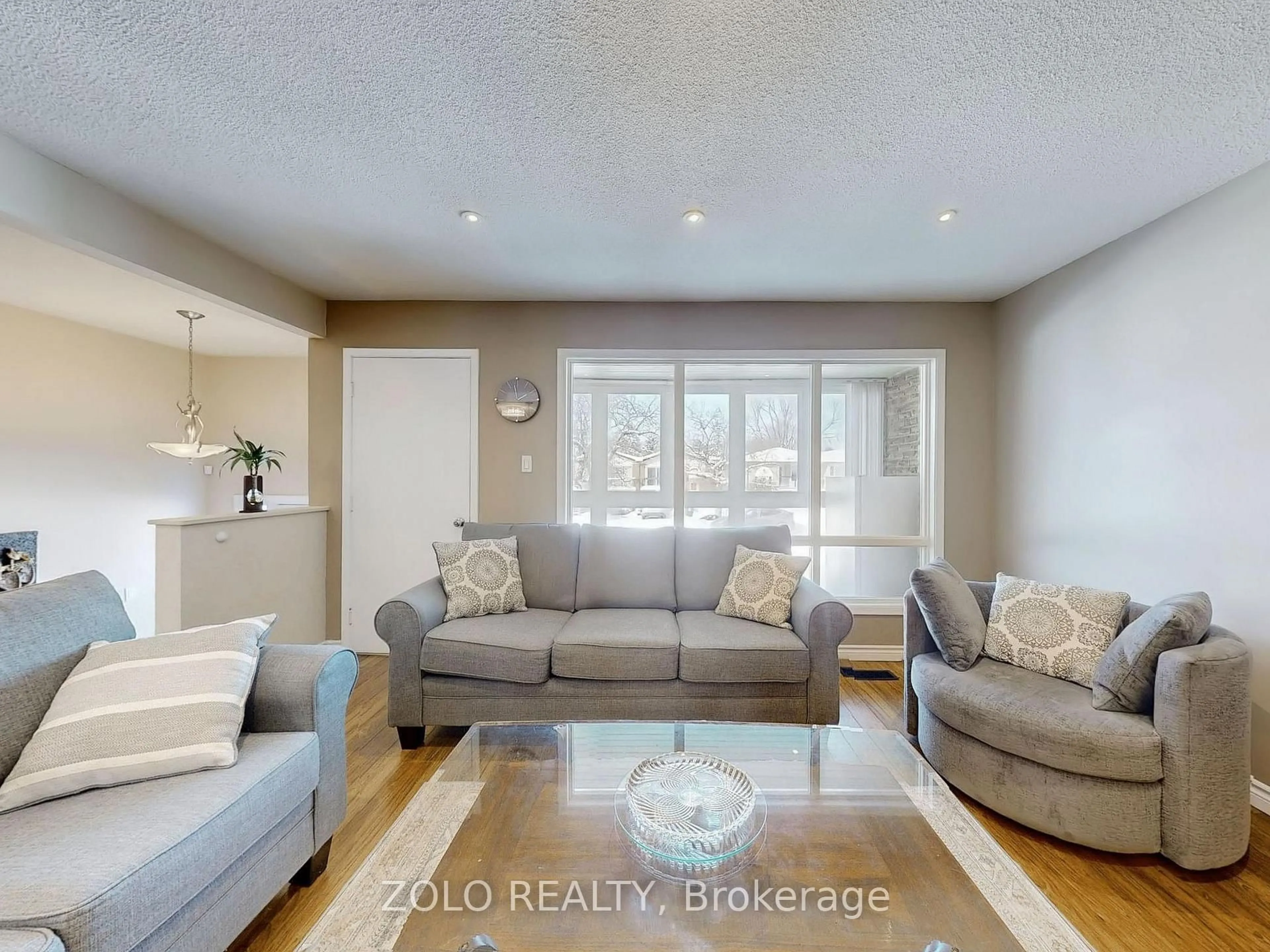 Living room with furniture, unknown for 82 Sexton Cres, Toronto Ontario M2H 2L6