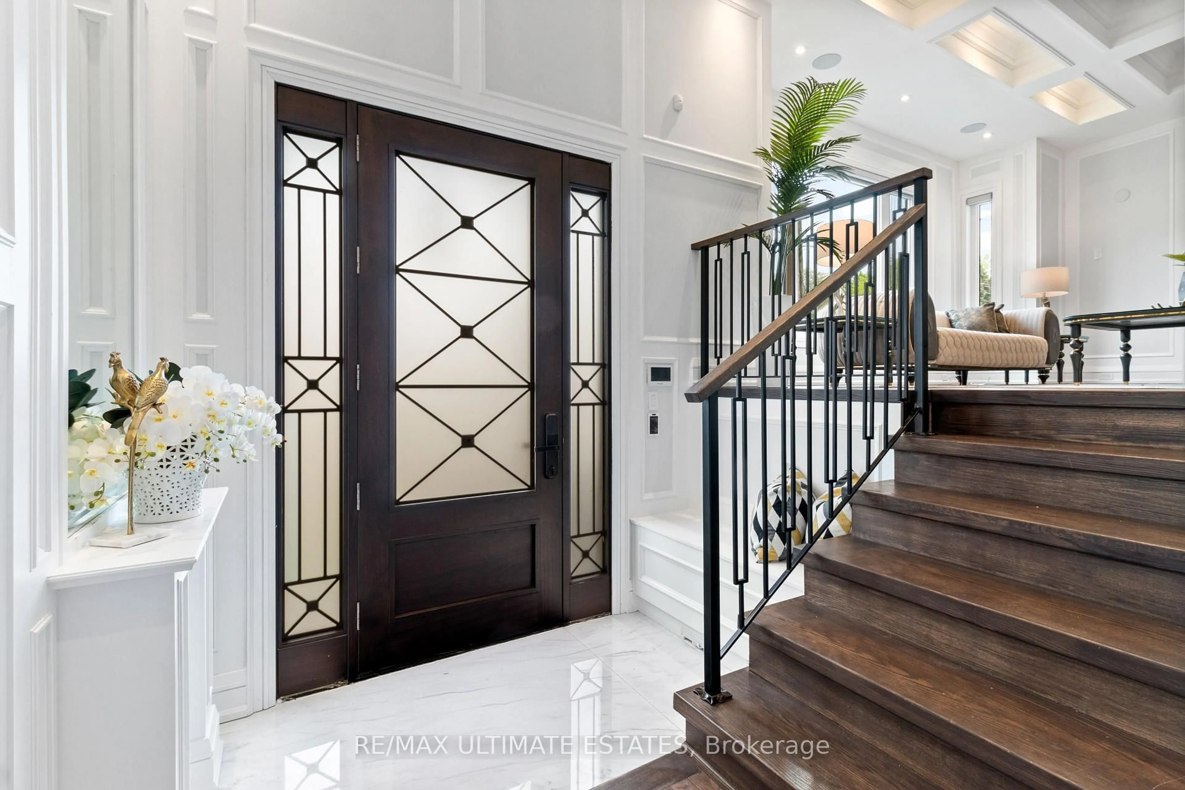 Indoor entryway for 143 Norton Ave, Toronto Ontario M2N 4A7