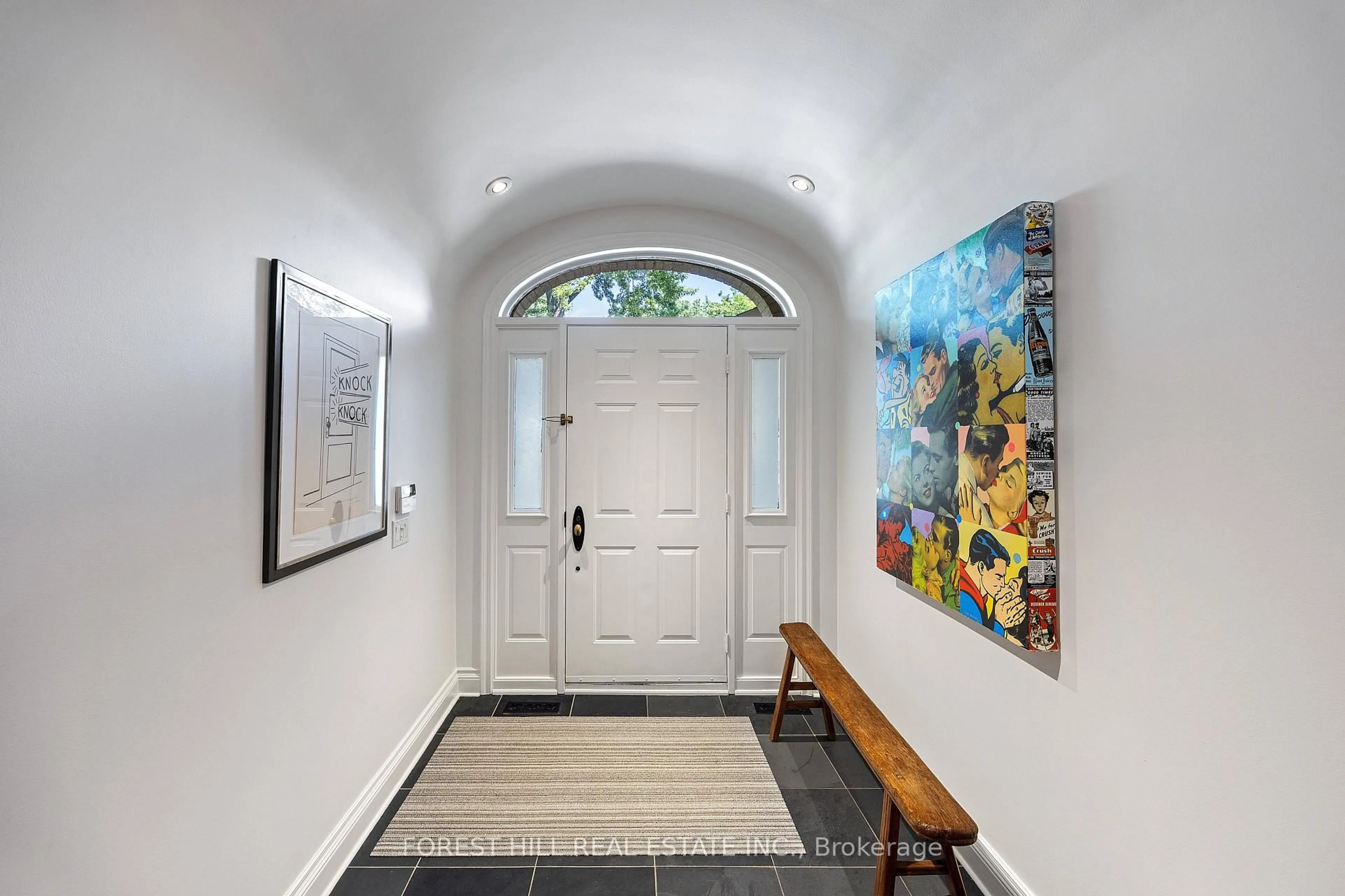 Indoor entryway for 88 Yonge Blvd, Toronto Ontario M5M 3G9