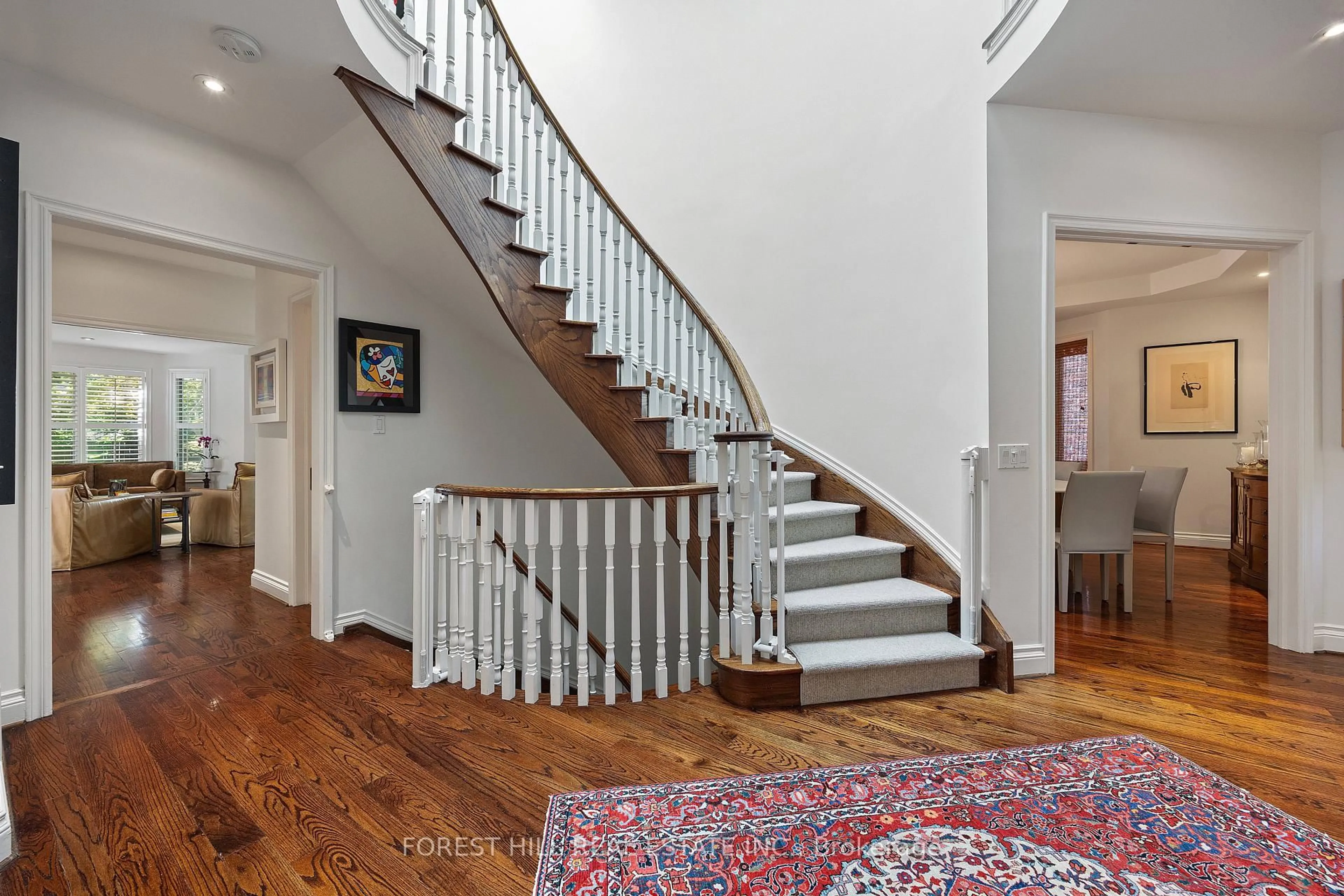Indoor foyer for 88 Yonge Blvd, Toronto Ontario M5M 3G9