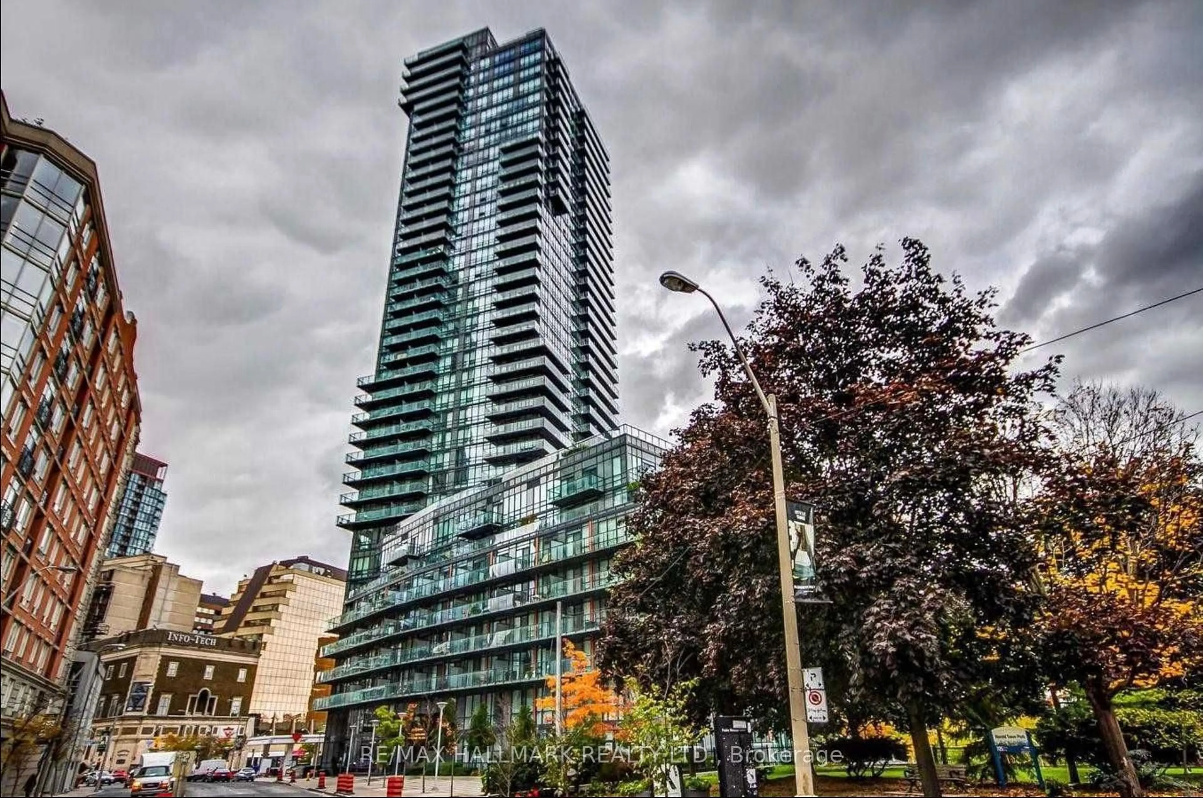 Unknown for 825 Church St #2302, Toronto Ontario M4W 3Z4