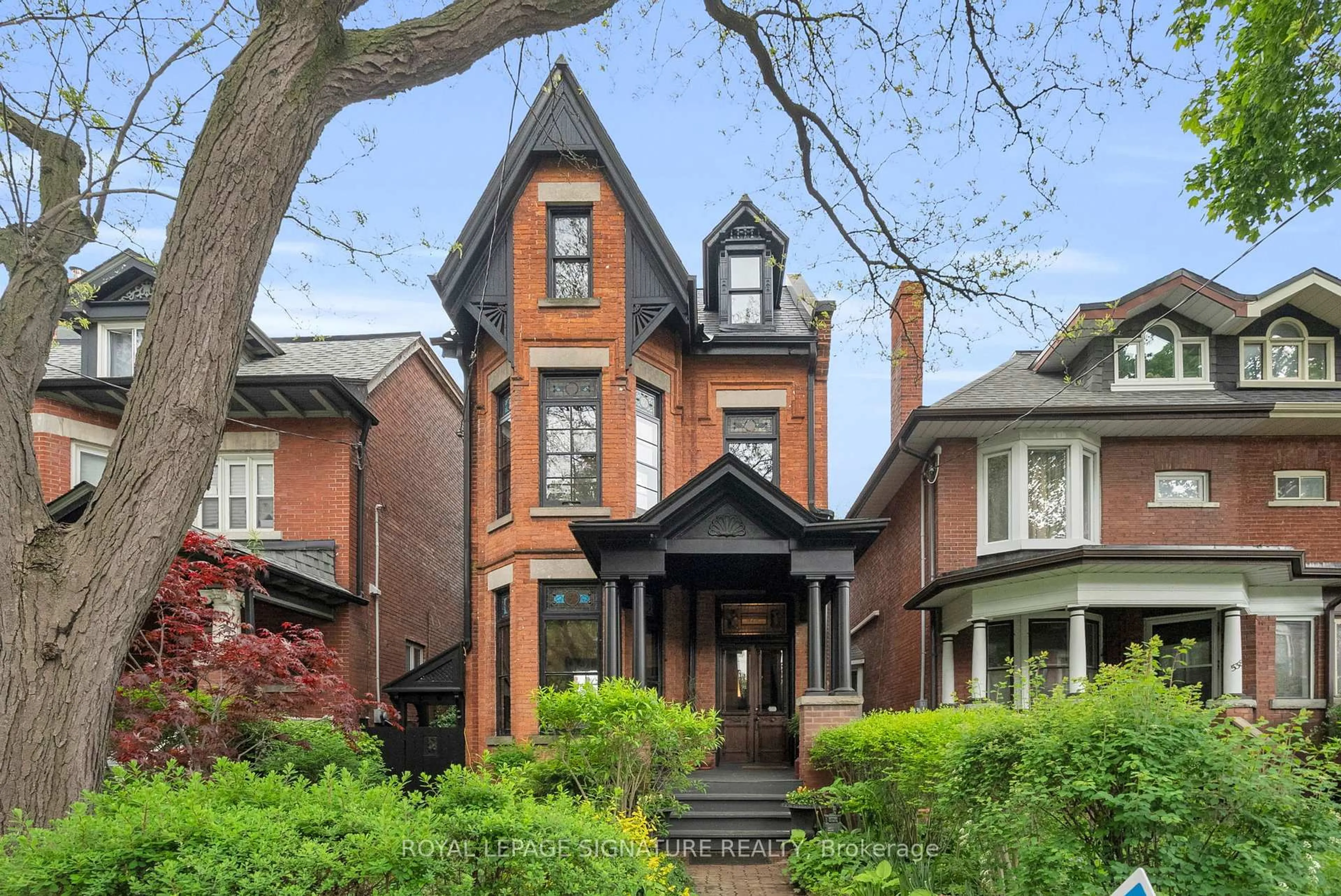 Home with brick exterior material, street for 536 Euclid Ave, Toronto Ontario M6G 2T2