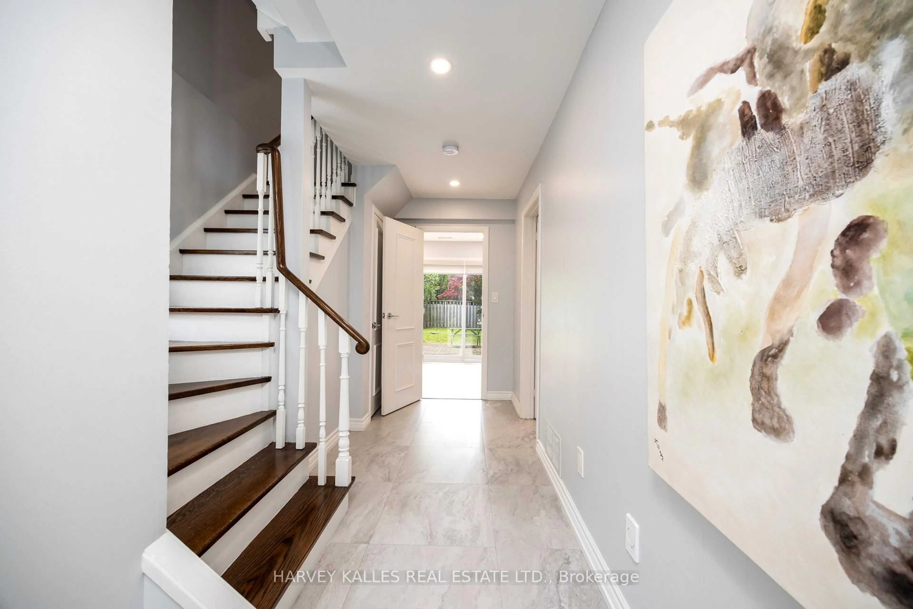 Indoor entryway for 14 Brynhurst Crt, Toronto Ontario M4P 2K1