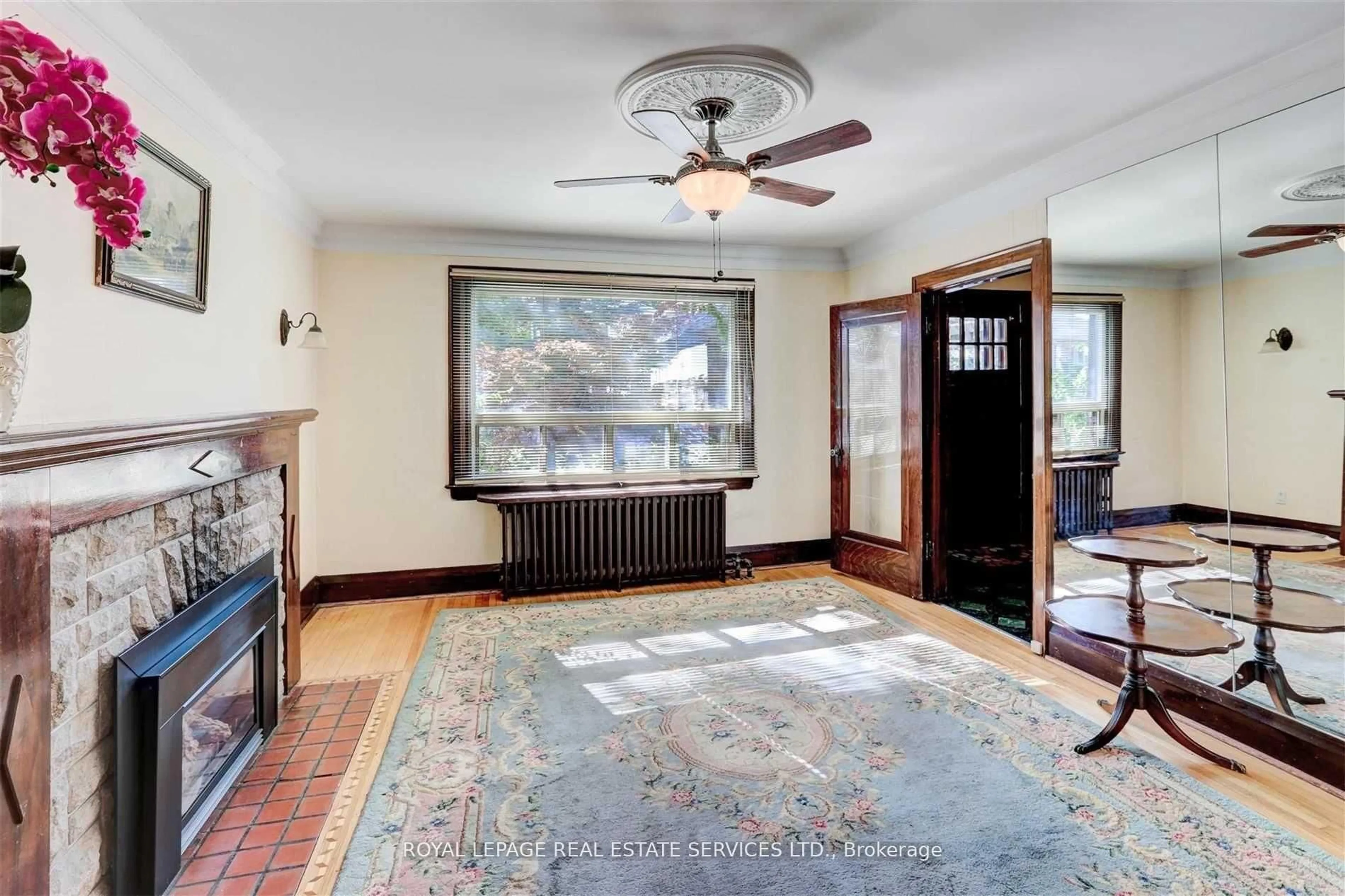 Unknown for 21 Lorindale Ave, Toronto Ontario M5M 3C3