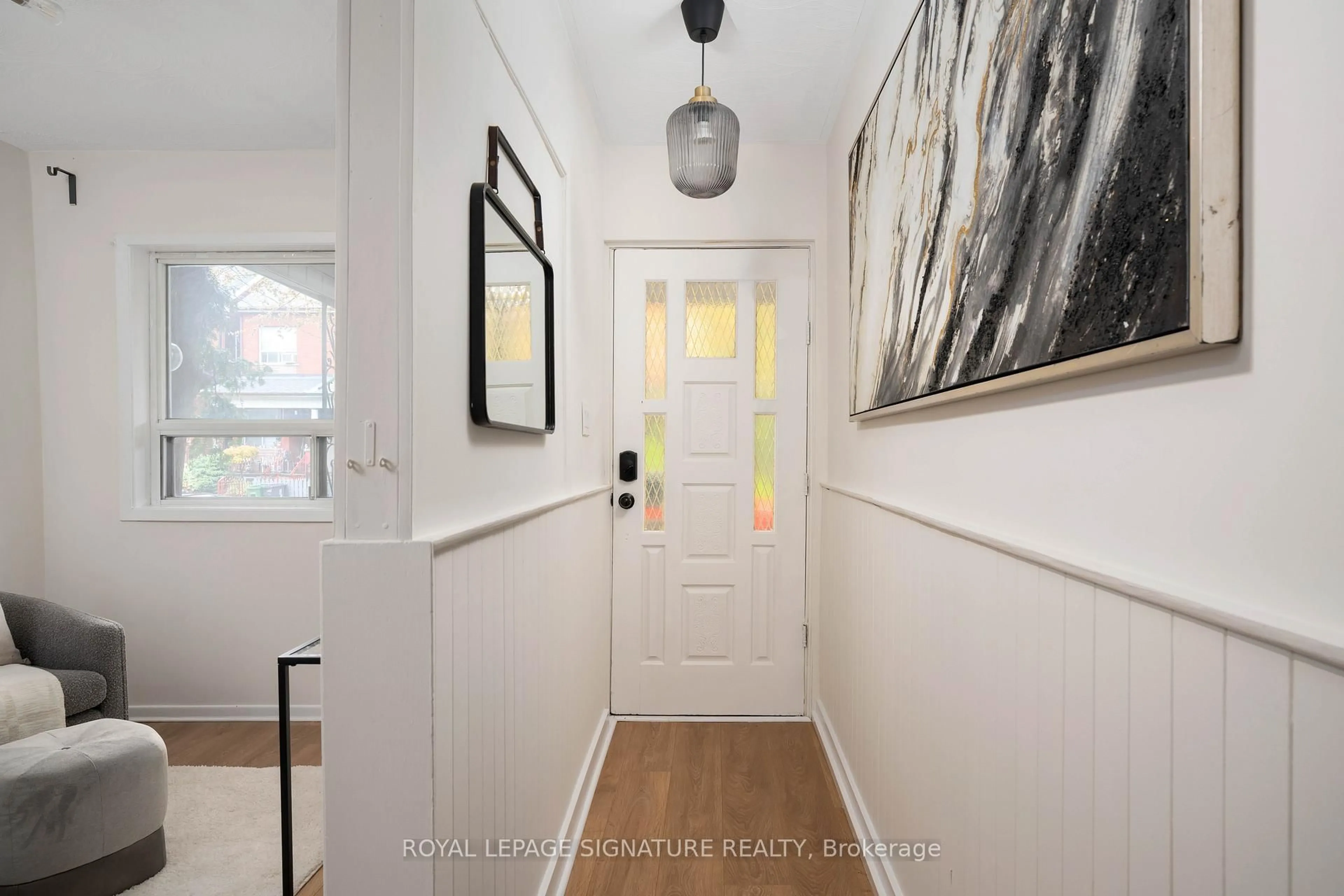 Indoor entryway for 136 Montrose Ave, Toronto Ontario M6J 2T7