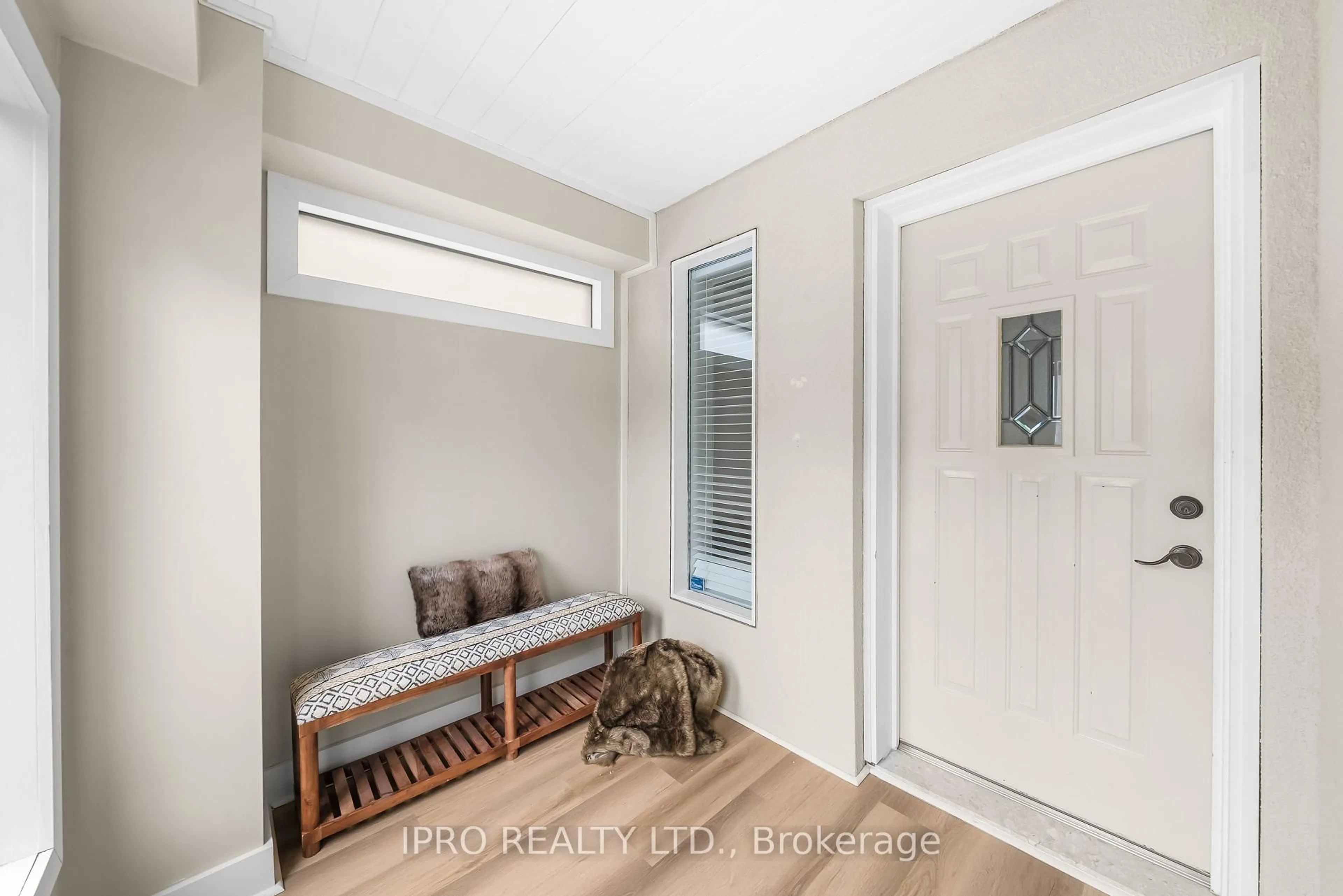Indoor entryway for 134 Helendale Ave, Toronto Ontario M4R 1C7