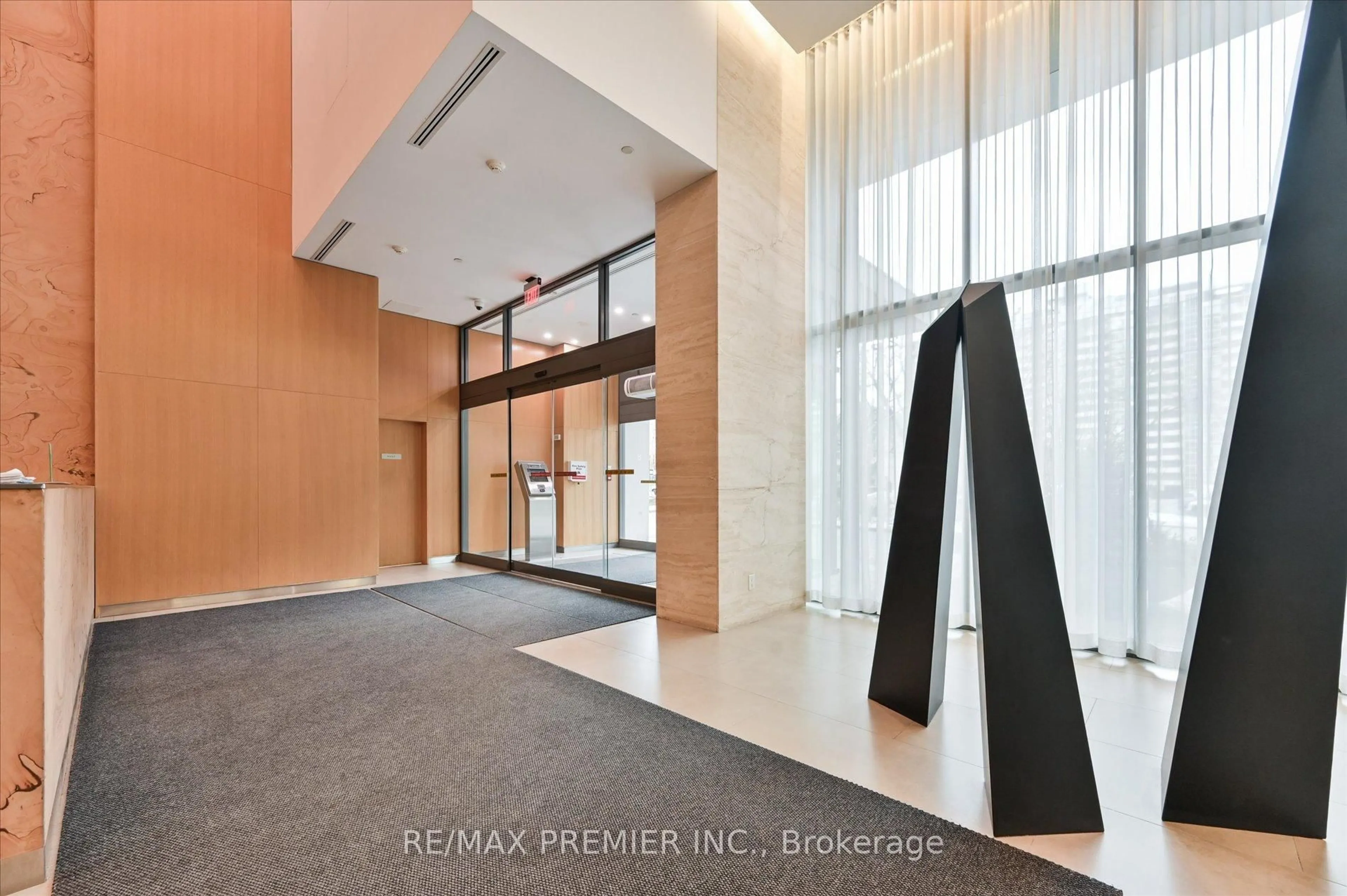 Indoor foyer for 25 Broadway Ave #1002, Toronto Ontario M4P 1T7