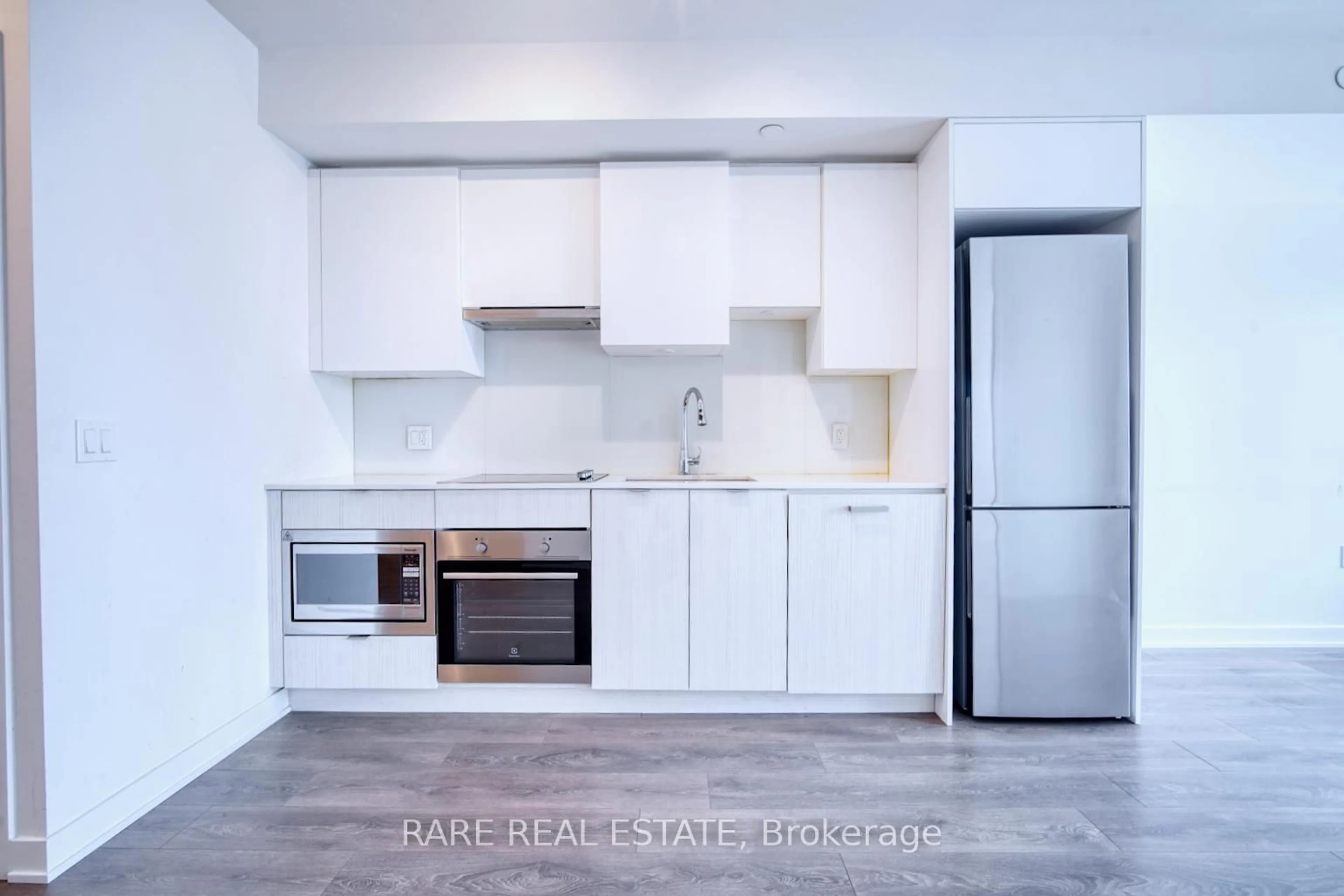 Standard kitchen, unknown for 195 Redpath Ave #3005, Toronto Ontario M4P 0E4