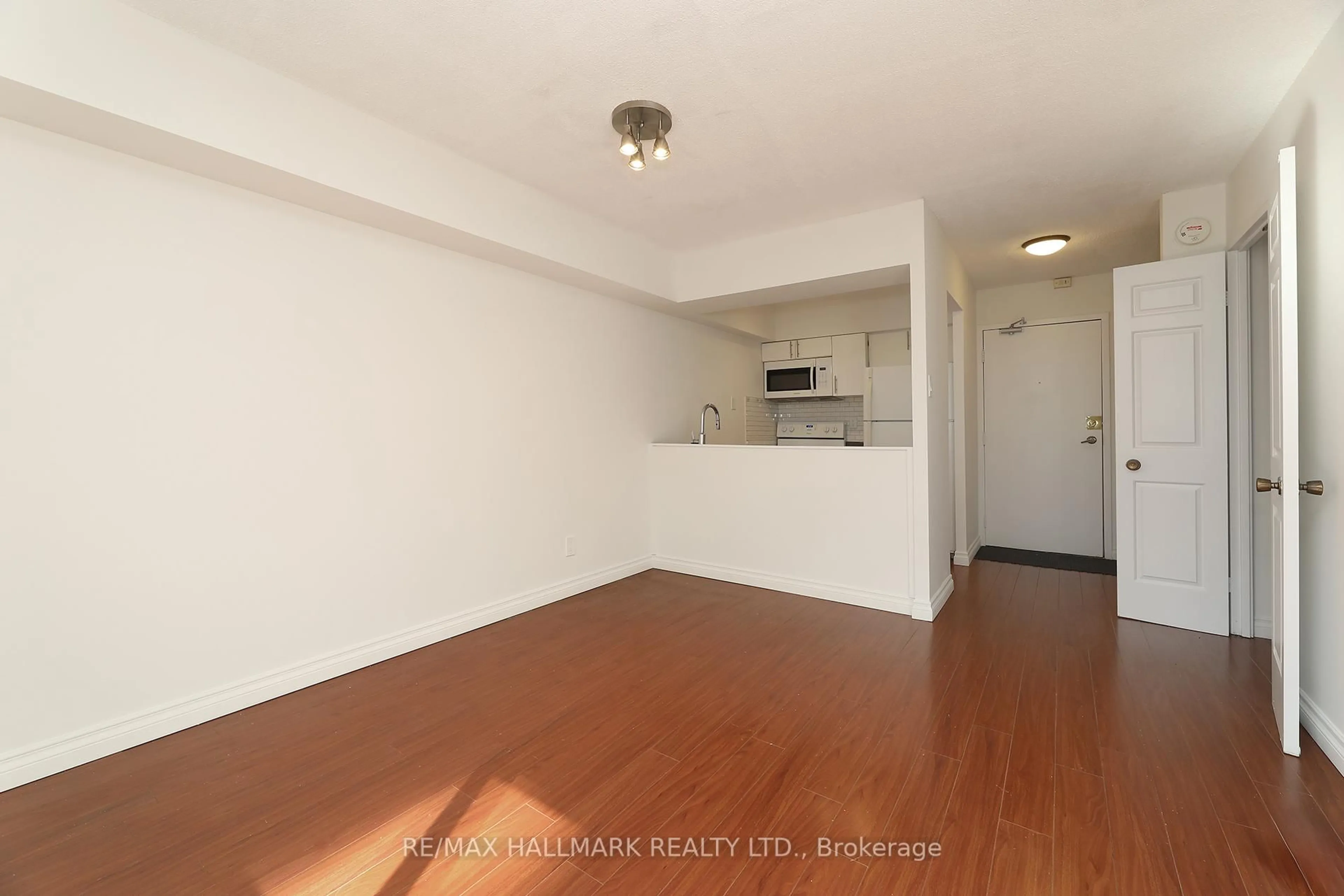 A pic of a room for 105 Mccaul St #506, Toronto Ontario M5T 2X4