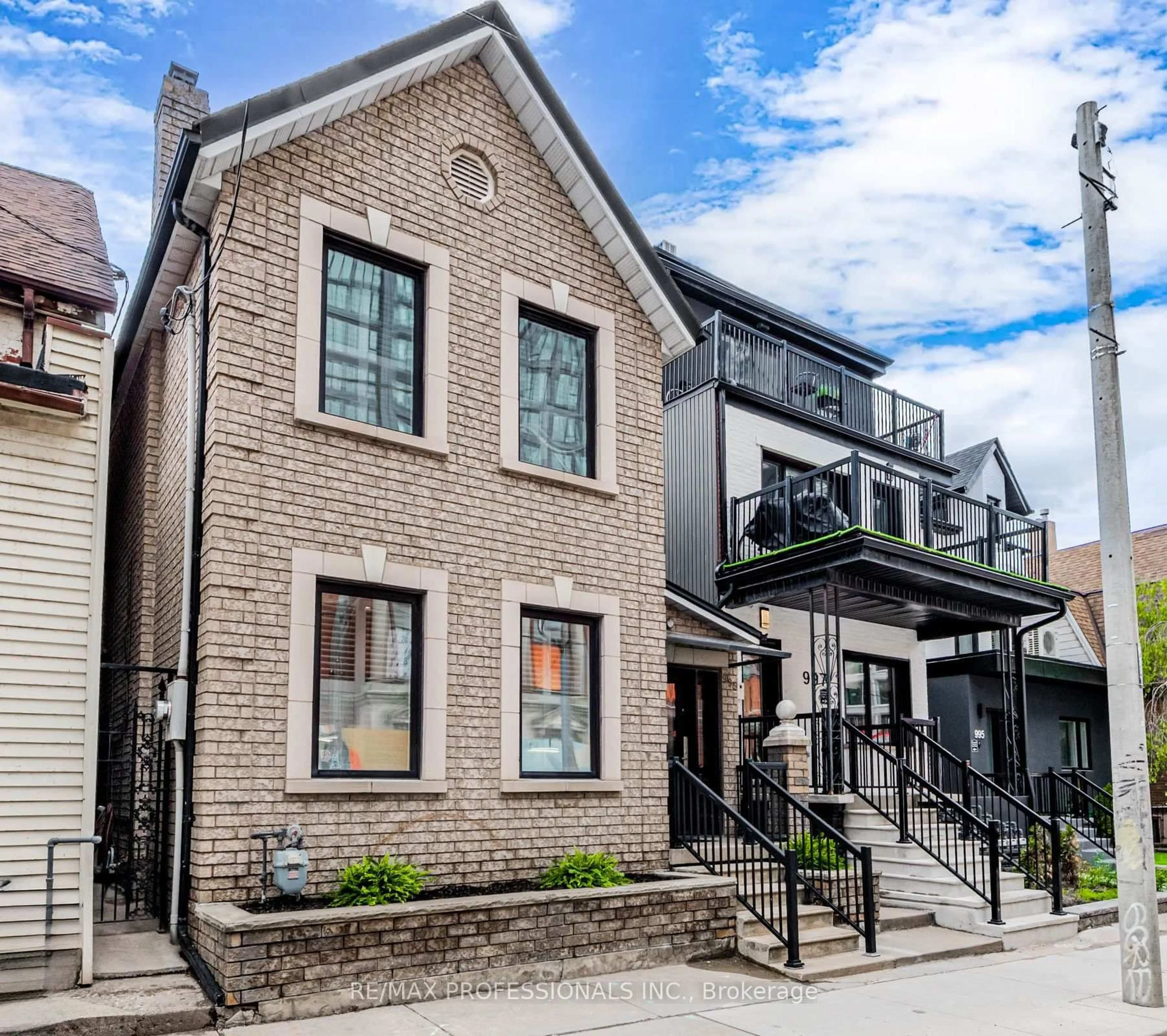 Home with brick exterior material, street for 999 Dufferin St, Toronto Ontario M6H 4B2