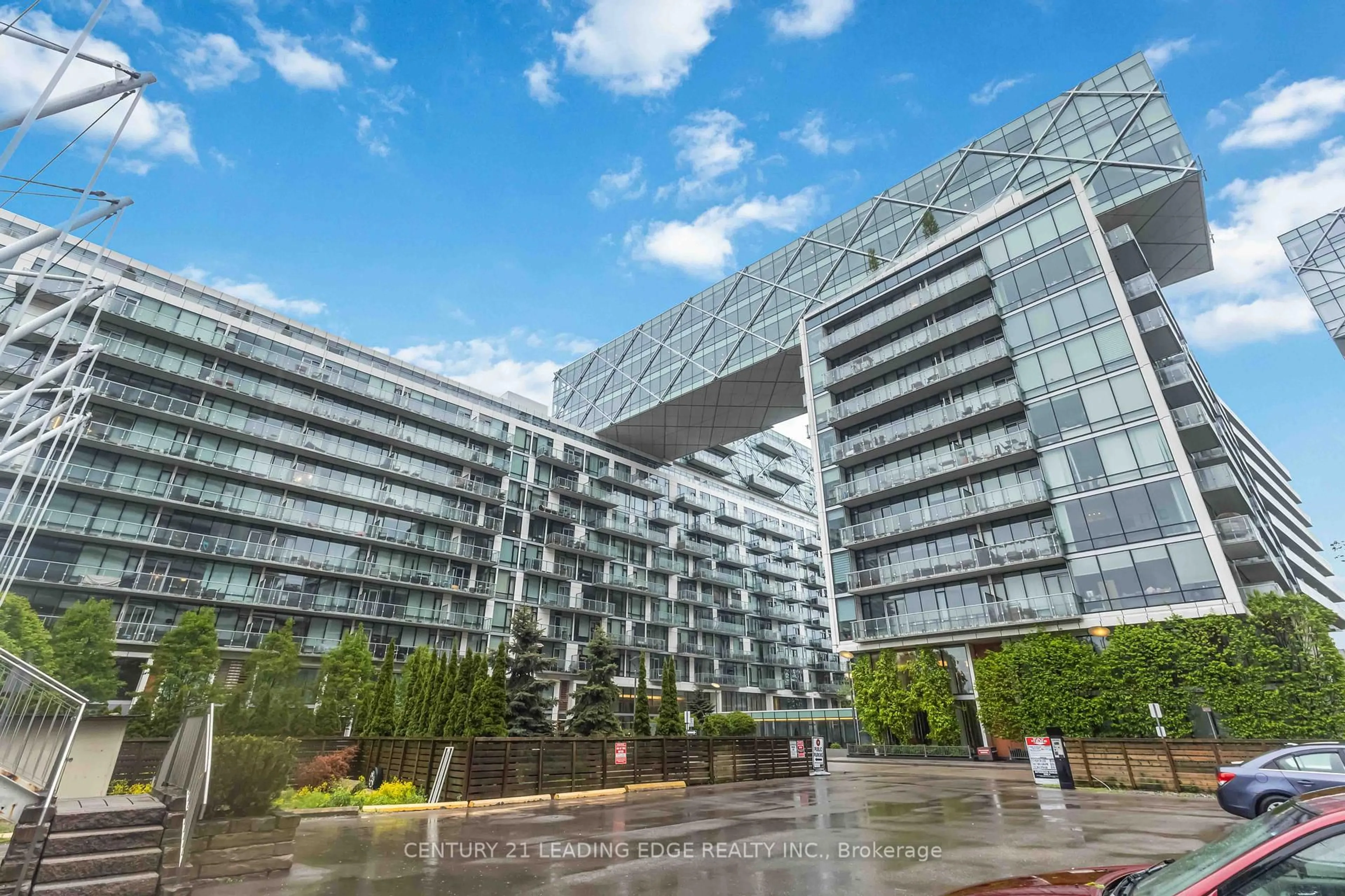 Patio, building for 39 QUEENS Quay #415, Toronto Ontario M5E 0A5