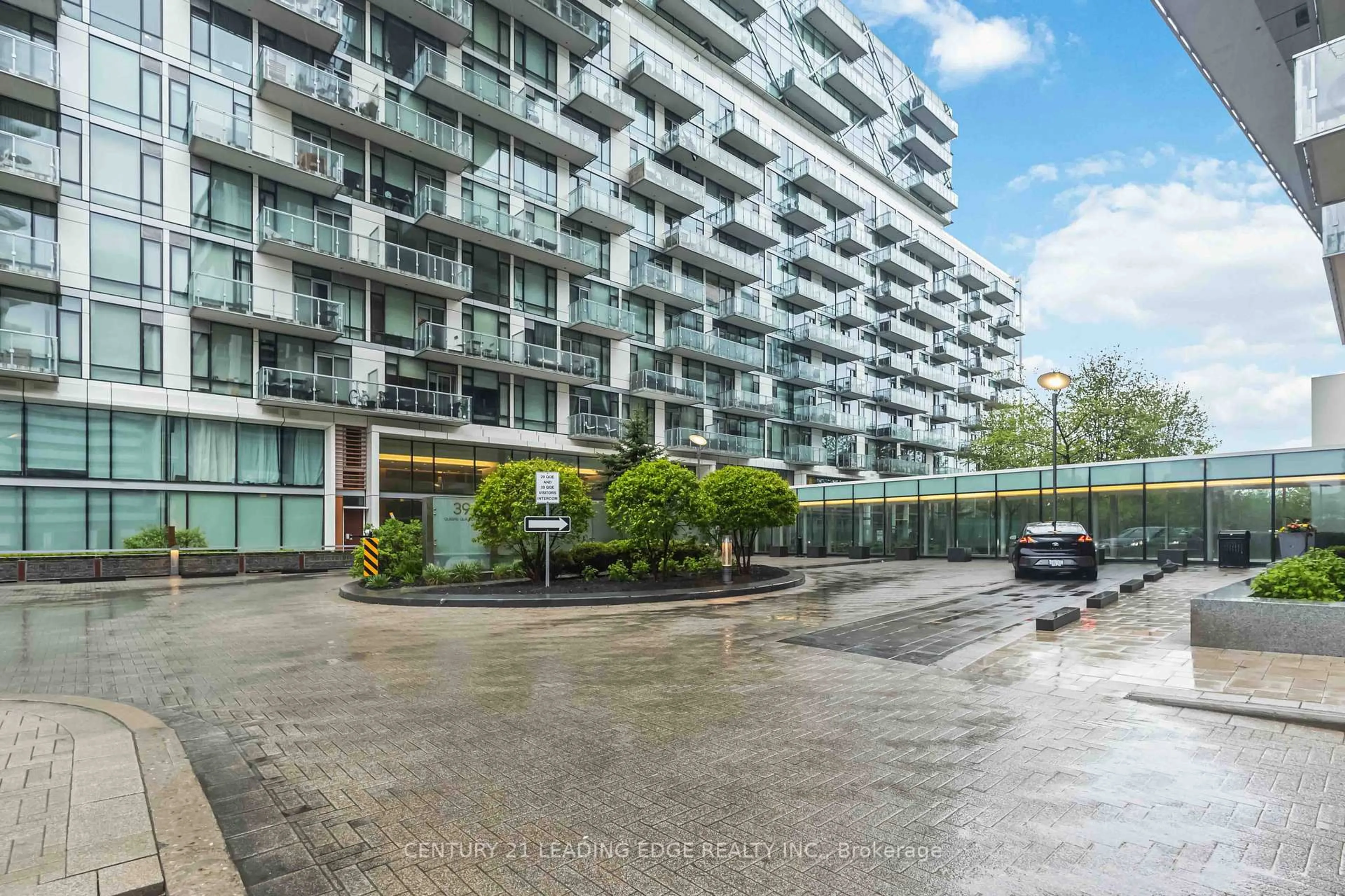 Unknown for 39 QUEENS Quay #415, Toronto Ontario M5E 0A5