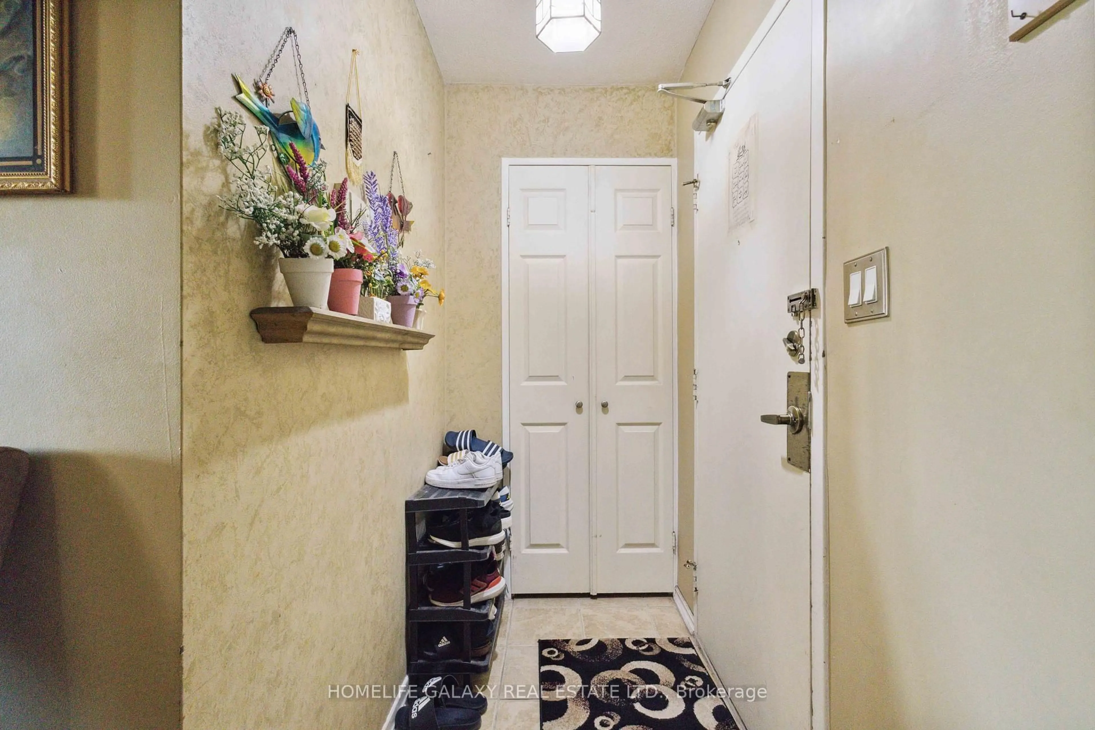 Indoor entryway for 20 Edgecliff Gfwy #616, Toronto Ontario M3C 3A4