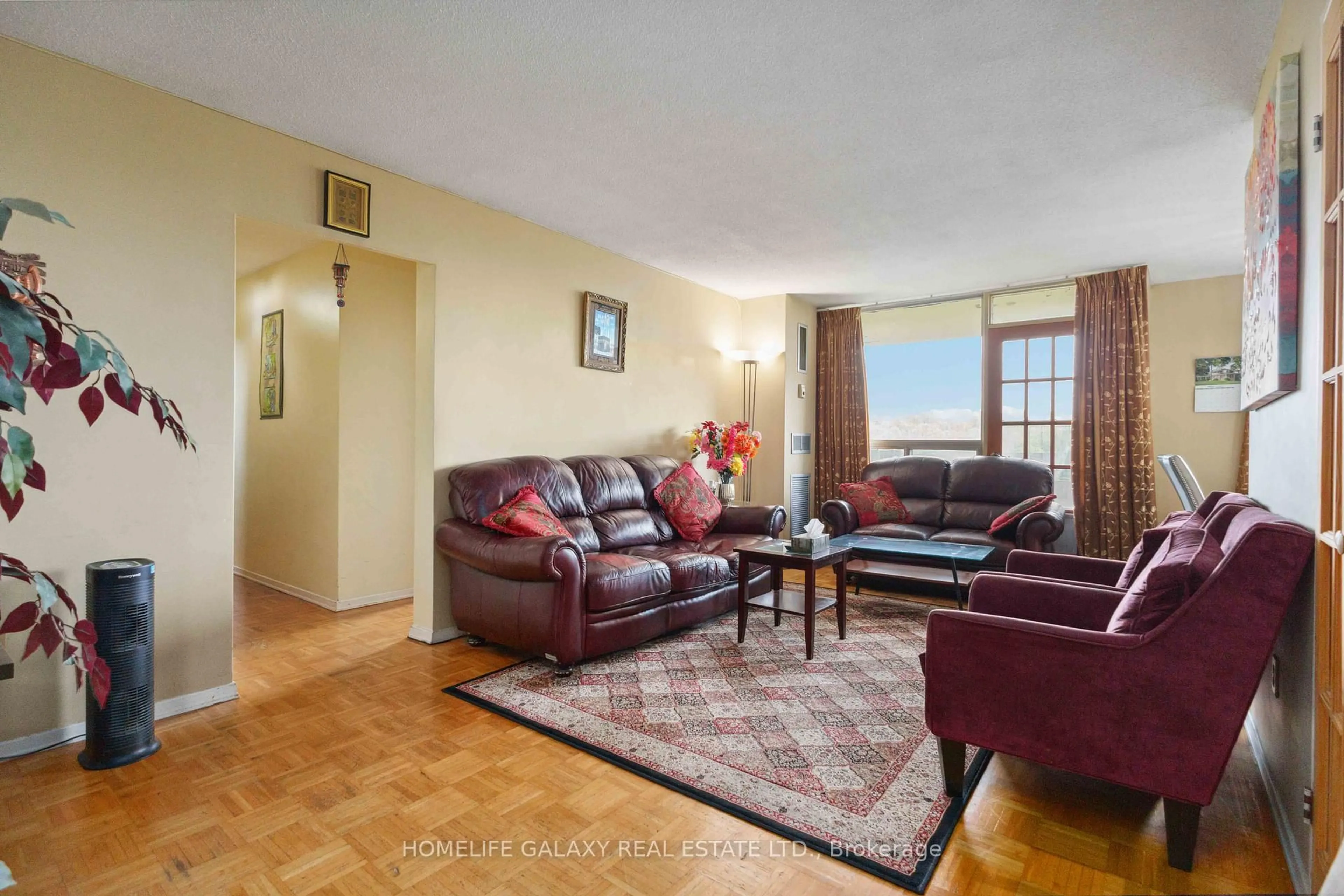 Living room with furniture, unknown for 20 Edgecliff Gfwy #616, Toronto Ontario M3C 3A4
