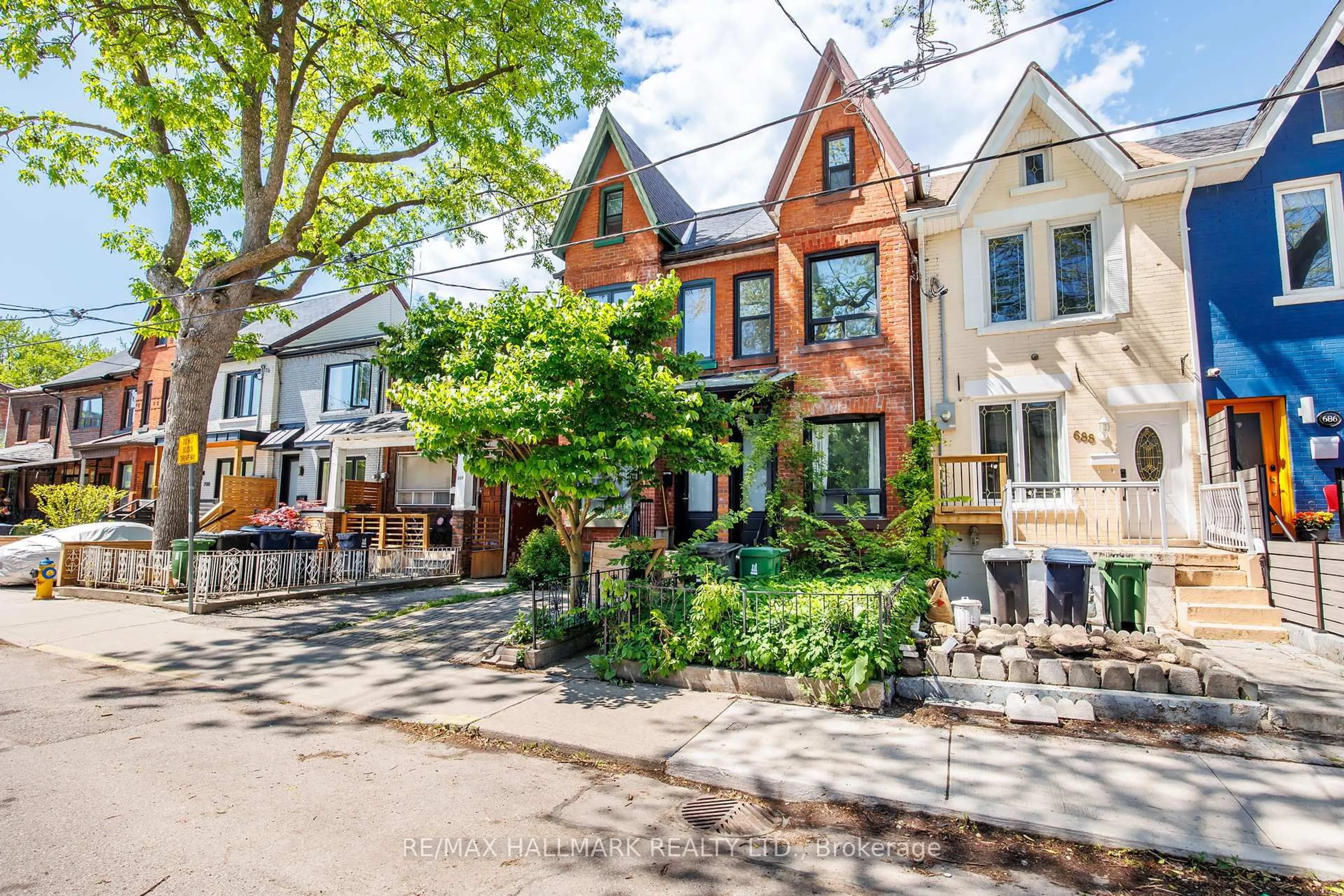 Home with brick exterior material, street for 690 Adelaide St, Toronto Ontario M6J 1B1