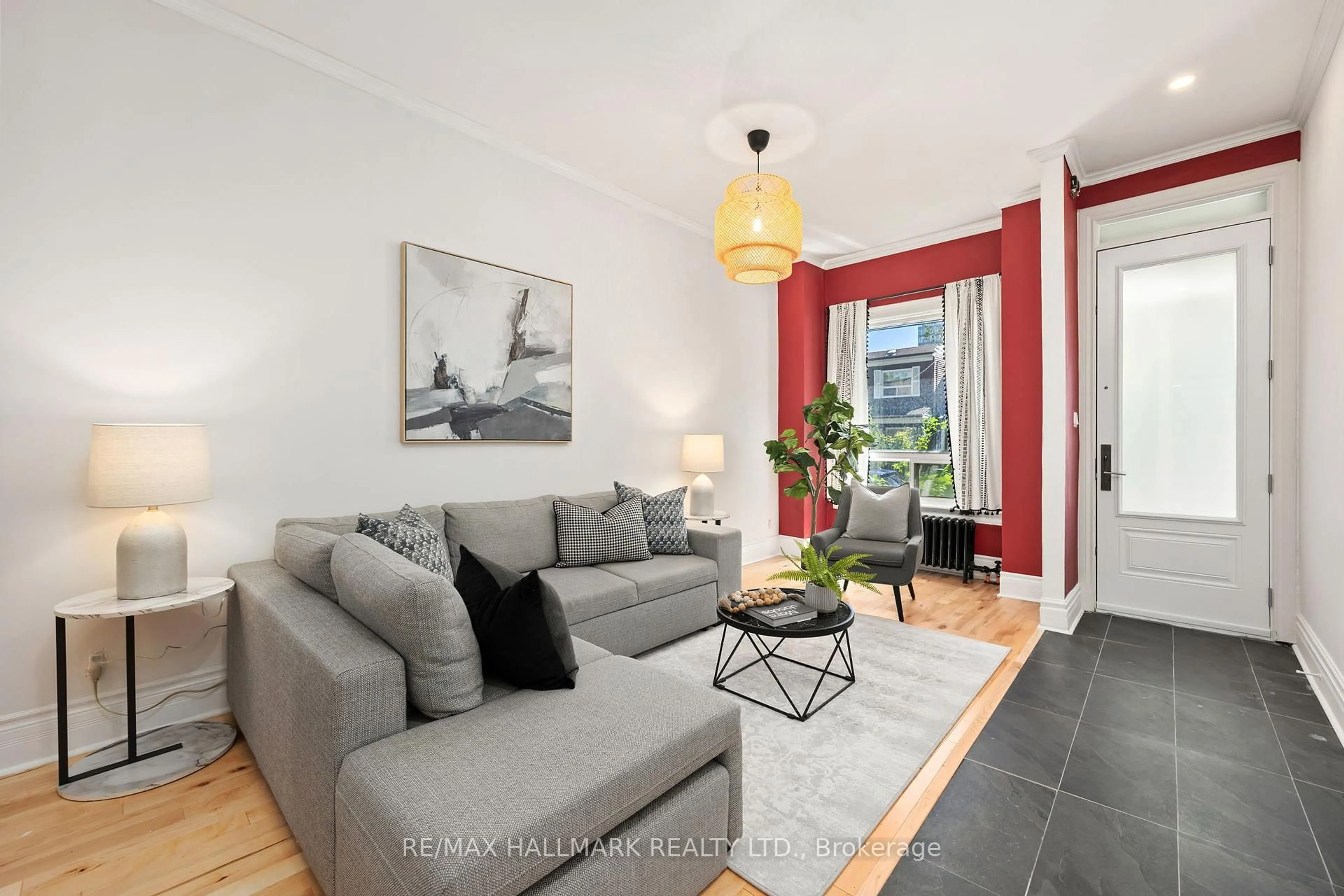 Living room with furniture, unknown for 690 Adelaide St, Toronto Ontario M6J 1B1
